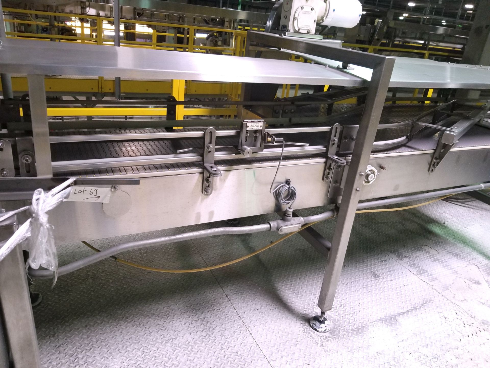 Sentry Discharge Conveyor from Depalletizer to Pressure Less Single Filer - Image 7 of 9