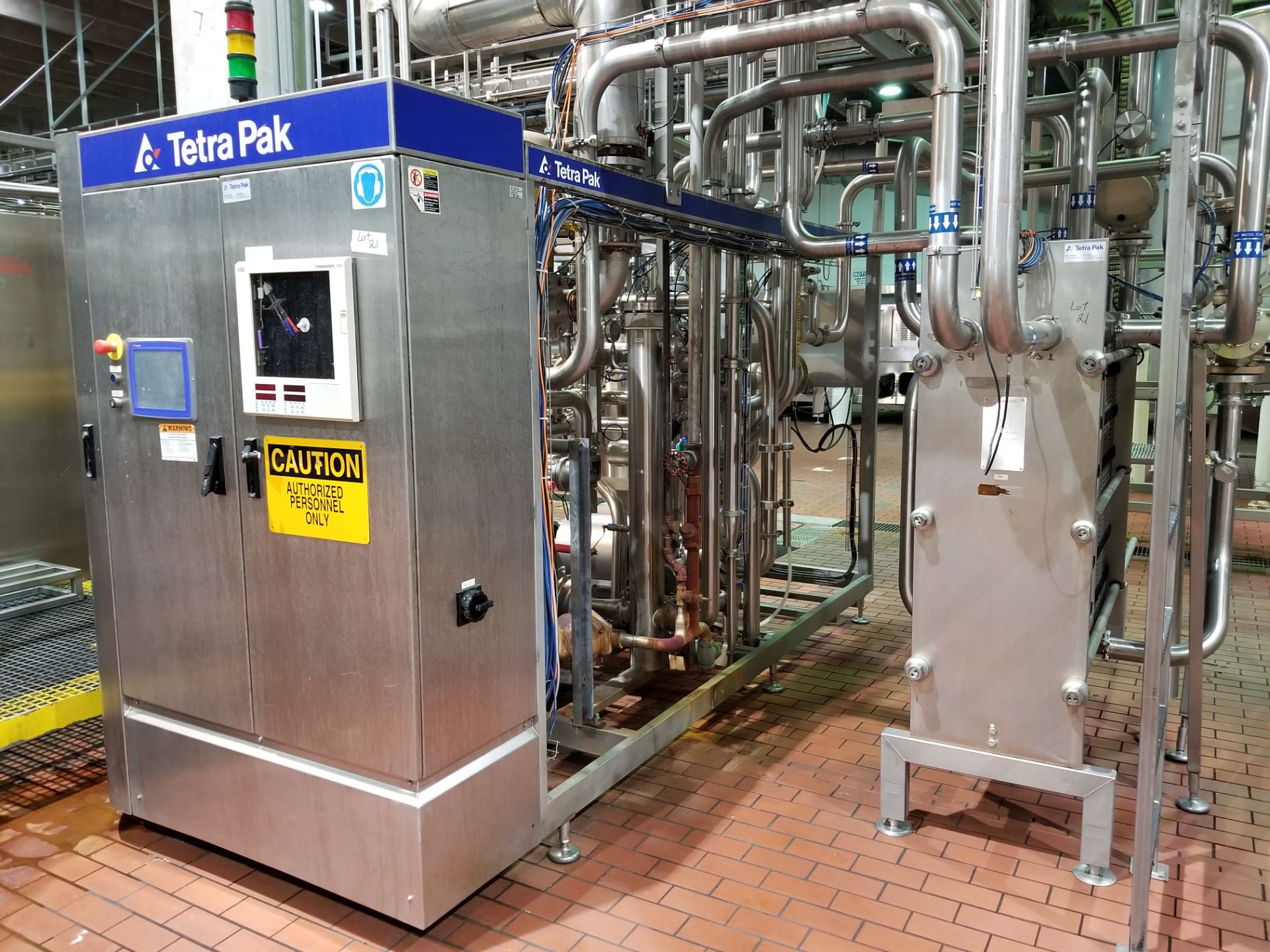 2007 Tetra Pak Skid Mounted HTST Pasteurization System - Rated for 100 GPM - Single Serve Line - Image 3 of 17