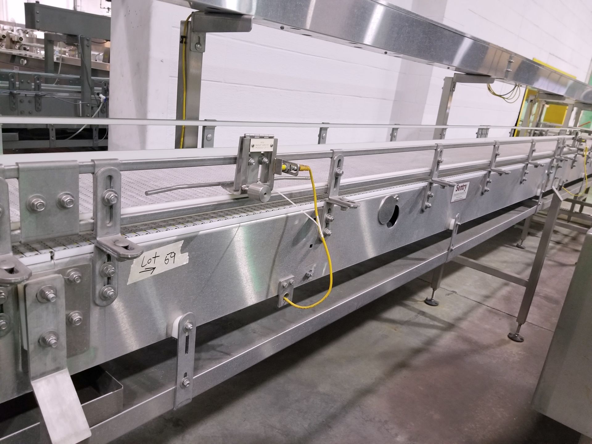 2007 Sentry 18 inch Matte Top conveyor - 31 Feet, with (1) left hand 90 Degree dynamic transfer