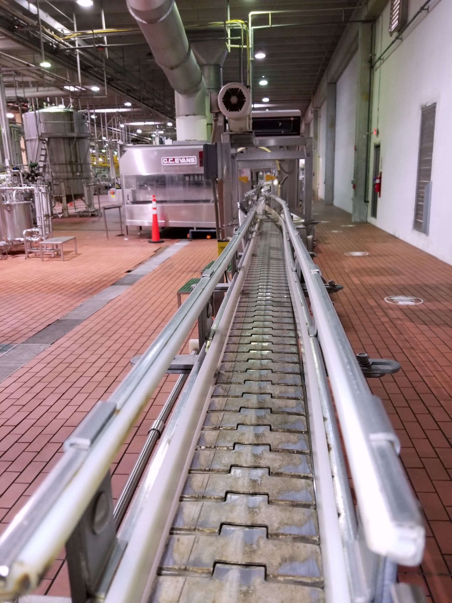 2003 Sentry 4.5 inch table top bottle conveyor, Approx. 45 Total Feet with curve and crossover - Image 4 of 10