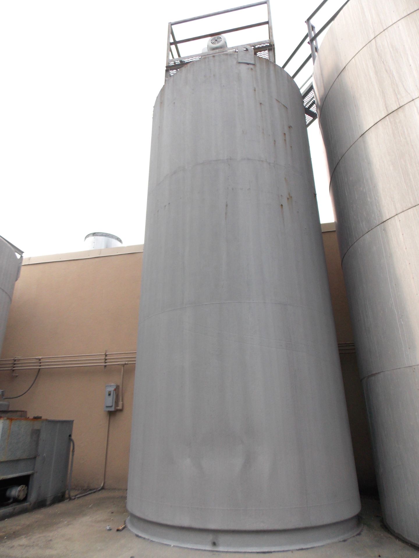 Dairy Craft 6000 Gallon Vertical Silo with Agitator; Serial: 77J3387 Stainless Steel Construction