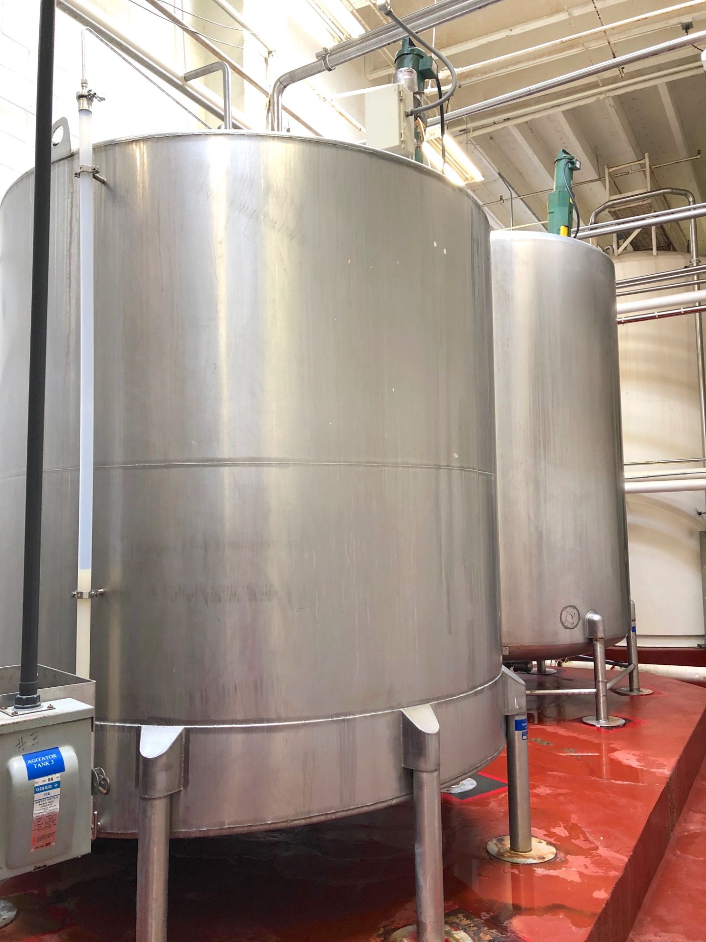 The Heil Co. 3100 Gallon Stainless Steel Vertical Mixing Tank - Image 2 of 5