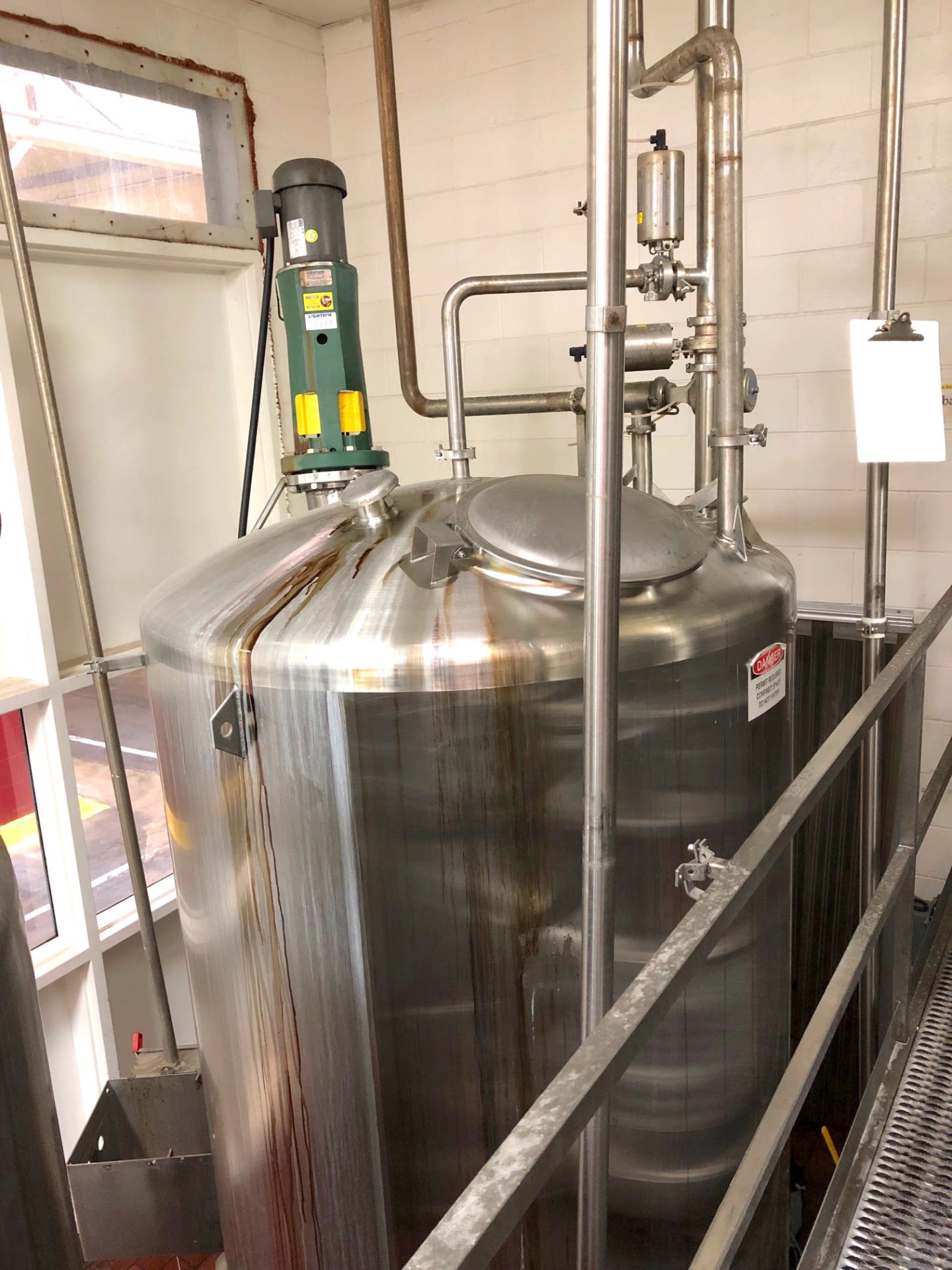 900 Gallon Stainless Steel Vertical Mixing Tank