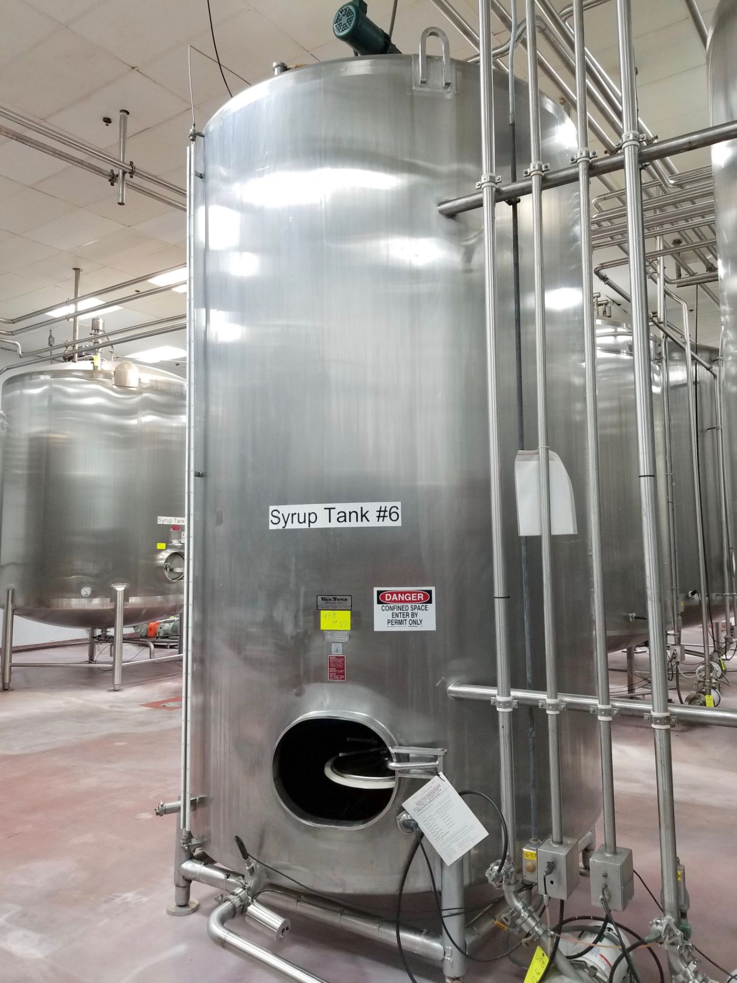 Dairy Craft 3,000 Gallon Vertical Mix Tank