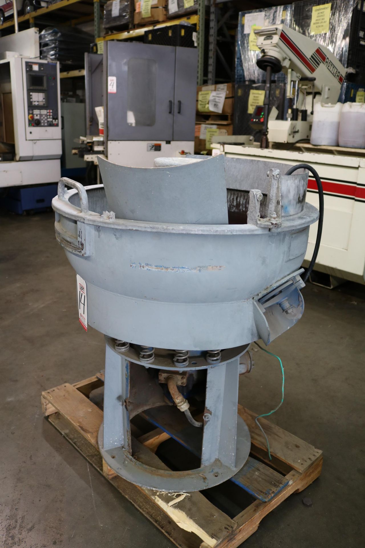 SWEECO VIBRATORY FINISHING MACHINE - Image 4 of 4