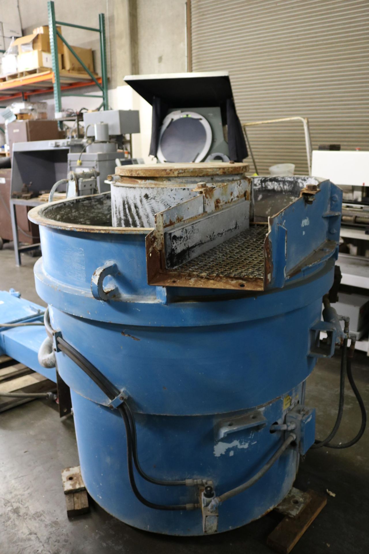 AUTOMATED VIBRATORY FINISHING MACHINE, MODEL 537