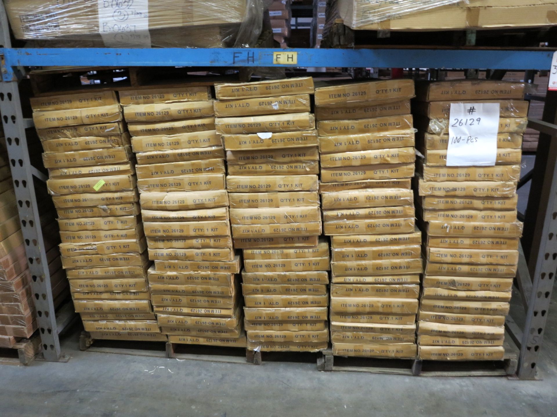 LOT - CONTENTS OF (2) SECTIONS OF PALLET RACK TO INCLUDE: ITEM # 26129, 2 WAY COSTUMER W CASTERS ( - Bild 5 aus 8