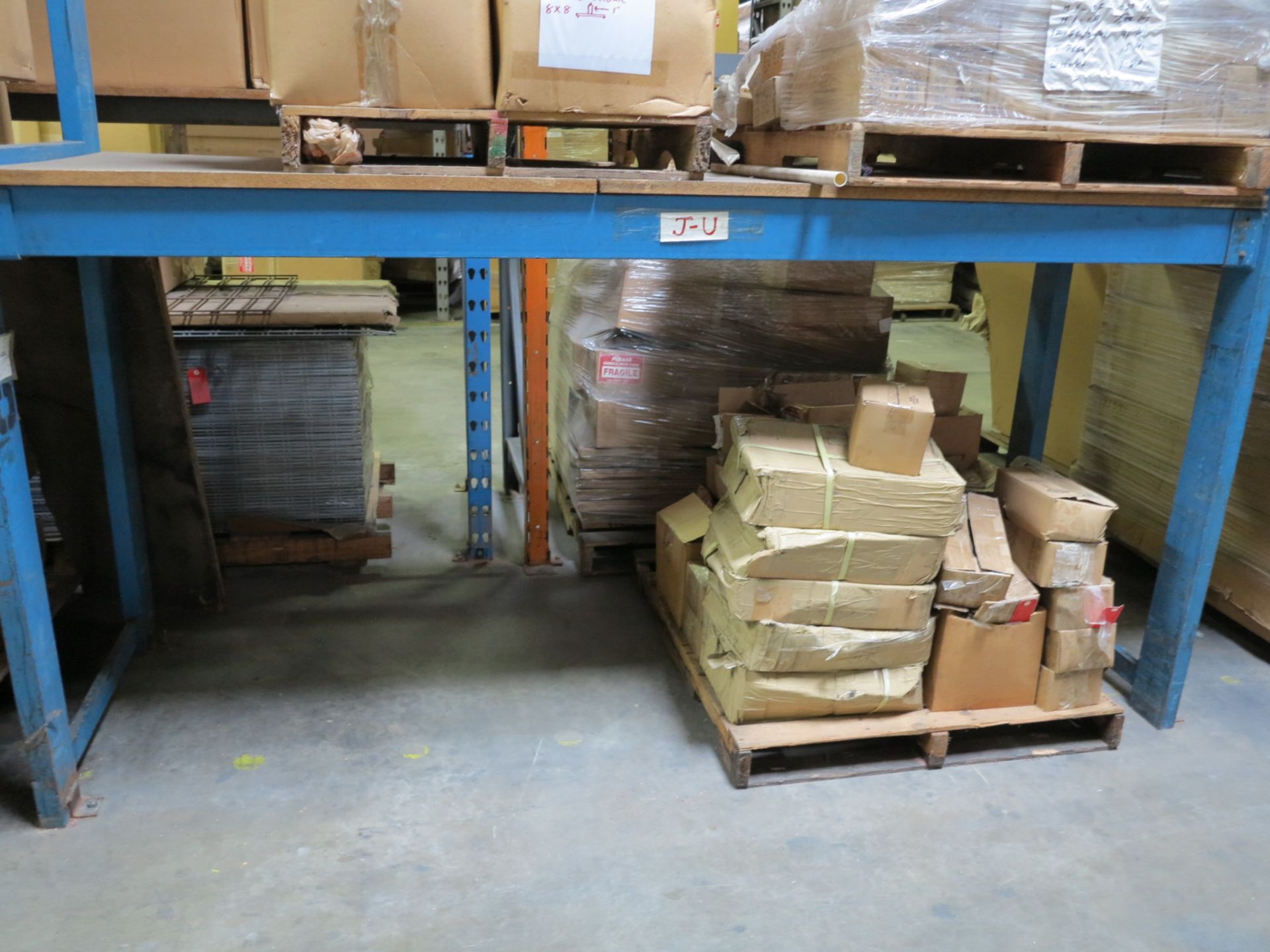 LOT - CONTENTS OF (2) SECTIONS OF PALLET RACK TO INCLUDE: ITEM # 26129, 2 WAY COSTUMER W CASTERS ( - Bild 6 aus 7