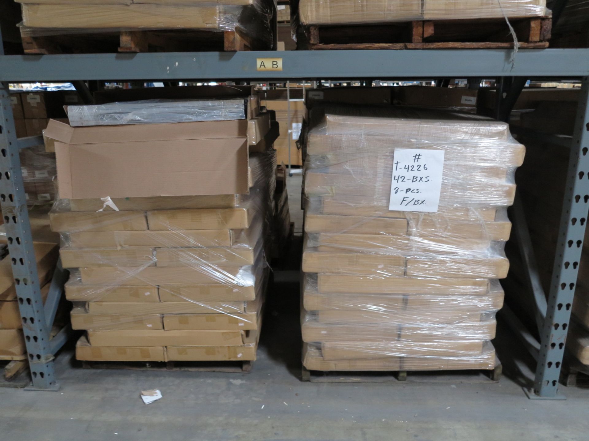 LOT - CONTENTS OF (3) SECTIONS OF PALLET RACK TO INCLUDE: ITEM # T4226, ARM STR. 16" - Bild 9 aus 10