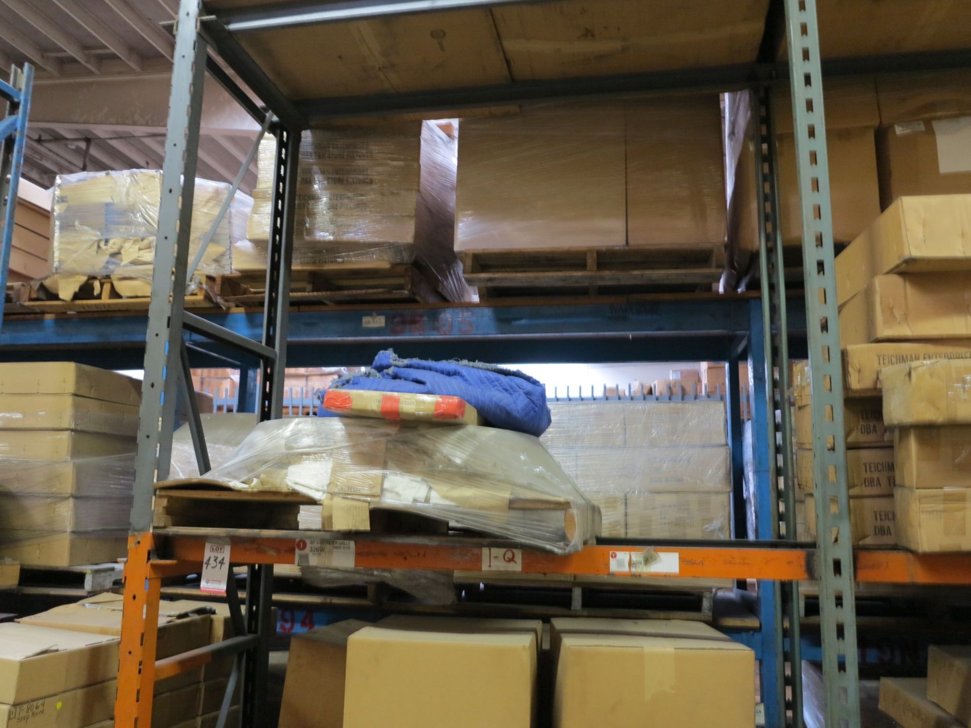 LOT - CONTENTS OF (2) SECTIONS OF PALLET RACK TO INCLUDE: MISC. RACKS - Bild 5 aus 9