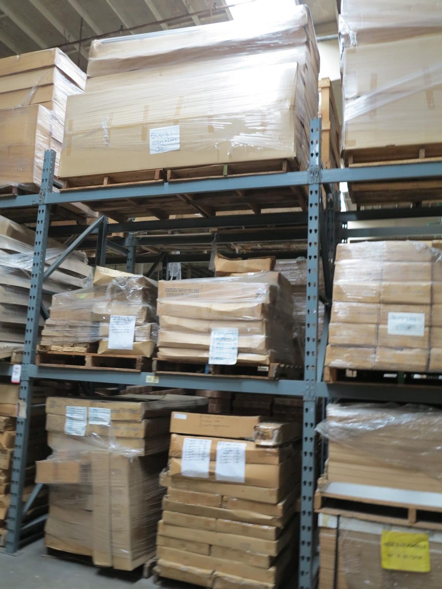 LOT - CONTENTS OF (2) SECTIONS OF PALLET RACK TO INCLUDE: ITEM # 50681, 5FT L. ADD ON SET 82" HIGH W - Bild 2 aus 8
