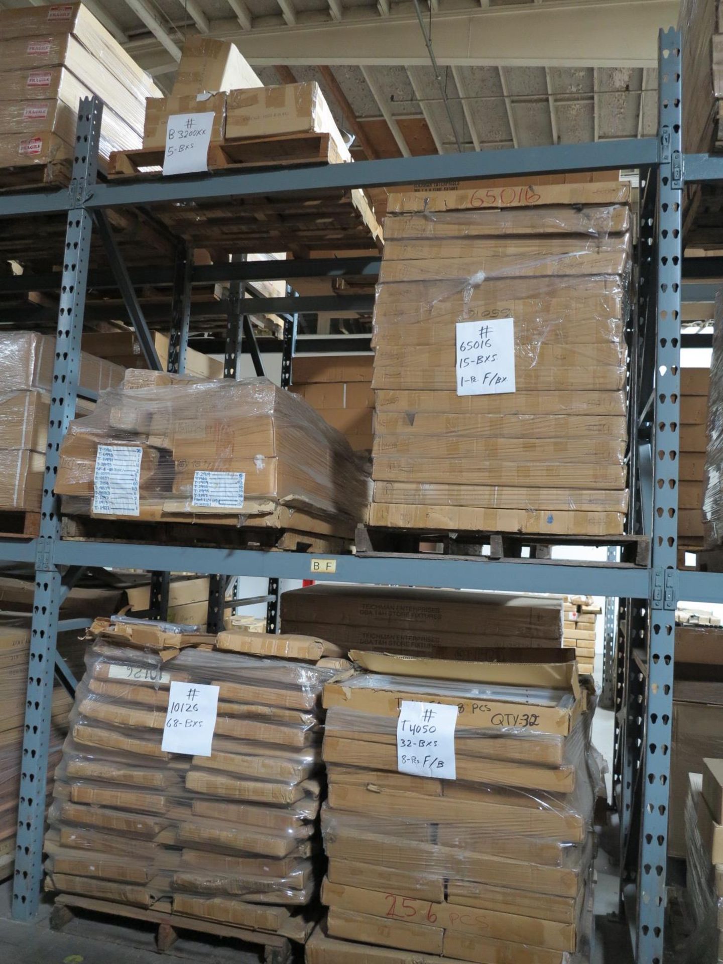 LOT - CONTENTS OF (3) SECTIONS OF PALLET RACK TO INCLUDE: ITEM # 10126, 2 WAY W (2) 16" STR. ARMS, - Bild 2 aus 12