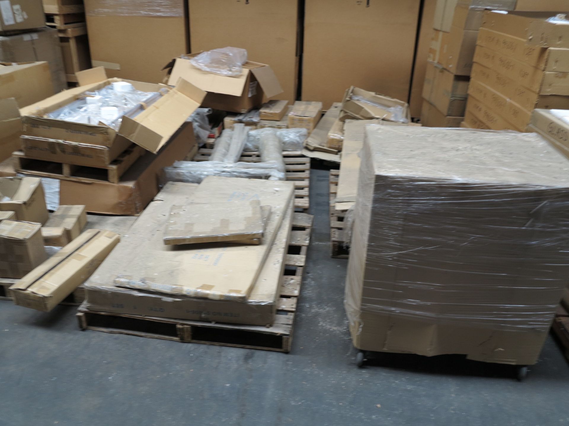 LOT - APPROX. (29) PALLETS ON FLOOR TO INCLUDE: ITEM #45427, WALL MOUNTING MIRROR, SATIN NICKEL FINI - Bild 2 aus 8