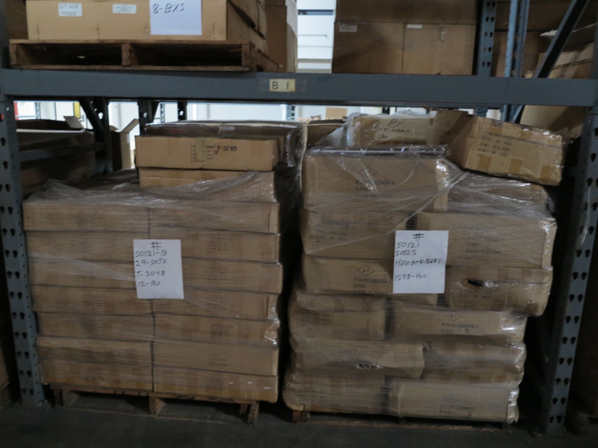 LOT - CONTENTS OF (2) SECTIONS OF PALLET RACK TO INCLUDE: ITEM # 26129, 2 WAY COSTUMER W CASTERS ( - Bild 8 aus 8