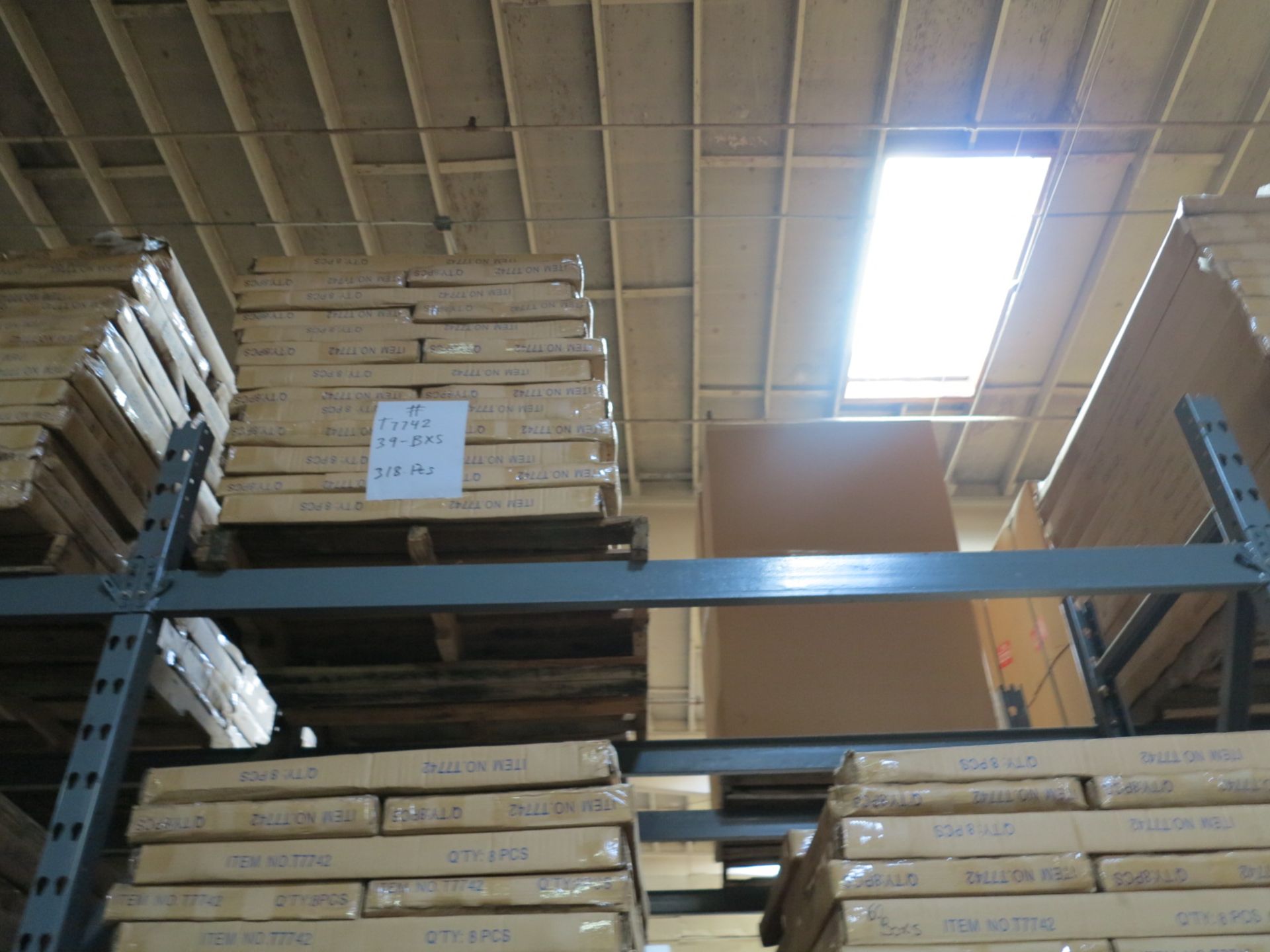 LOT - CONTENTS OF (3) SECTIONS OF PALLET RACK TO INCLUDE: ITEM #25157, BED / BATH FIXTURES; ITEM # - Bild 6 aus 12