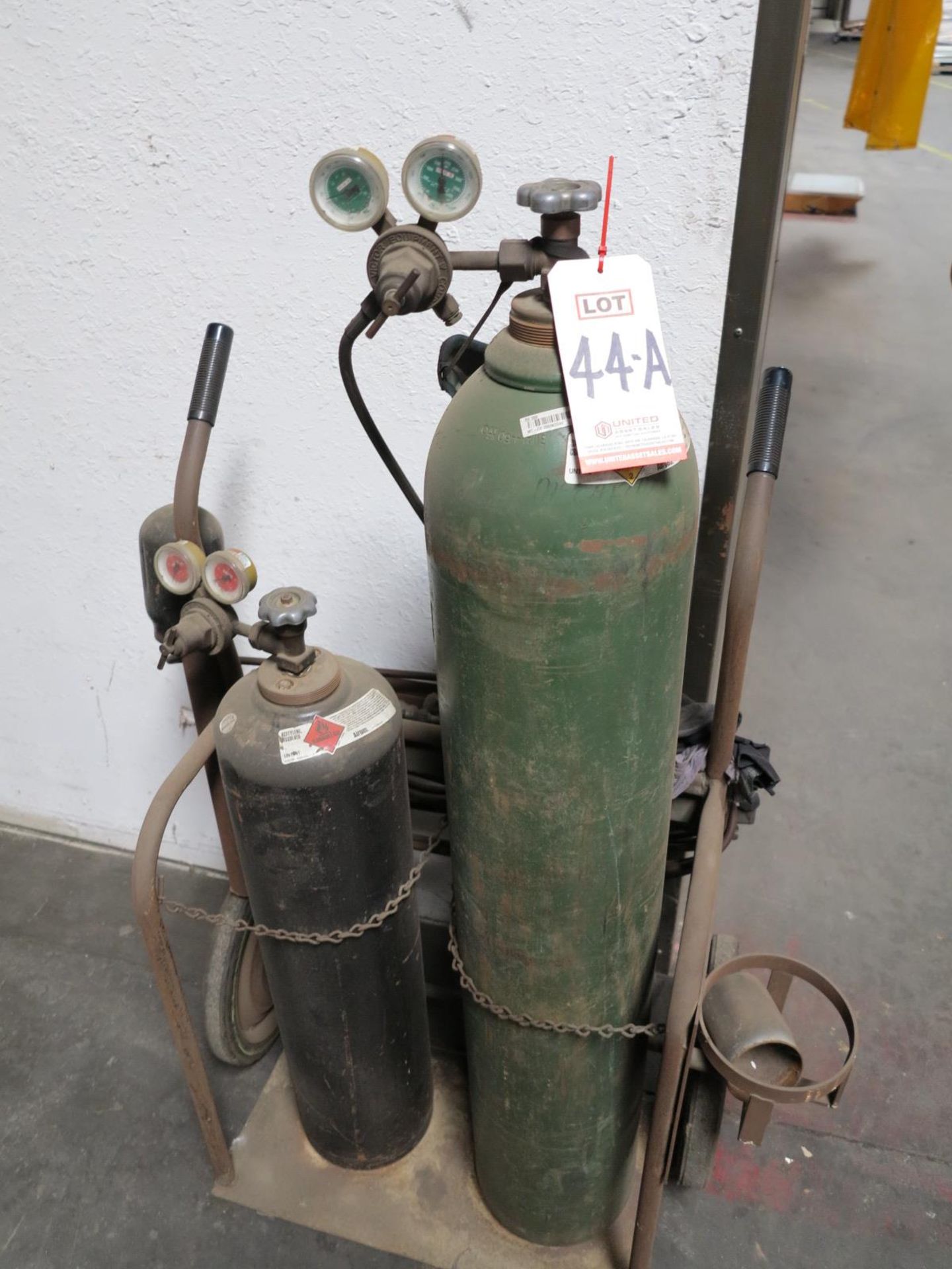 OXY ACETYLENE CUTTING TORCH CART W/ REGULATORS AND TORCH, TANKS NOT INCLUDED