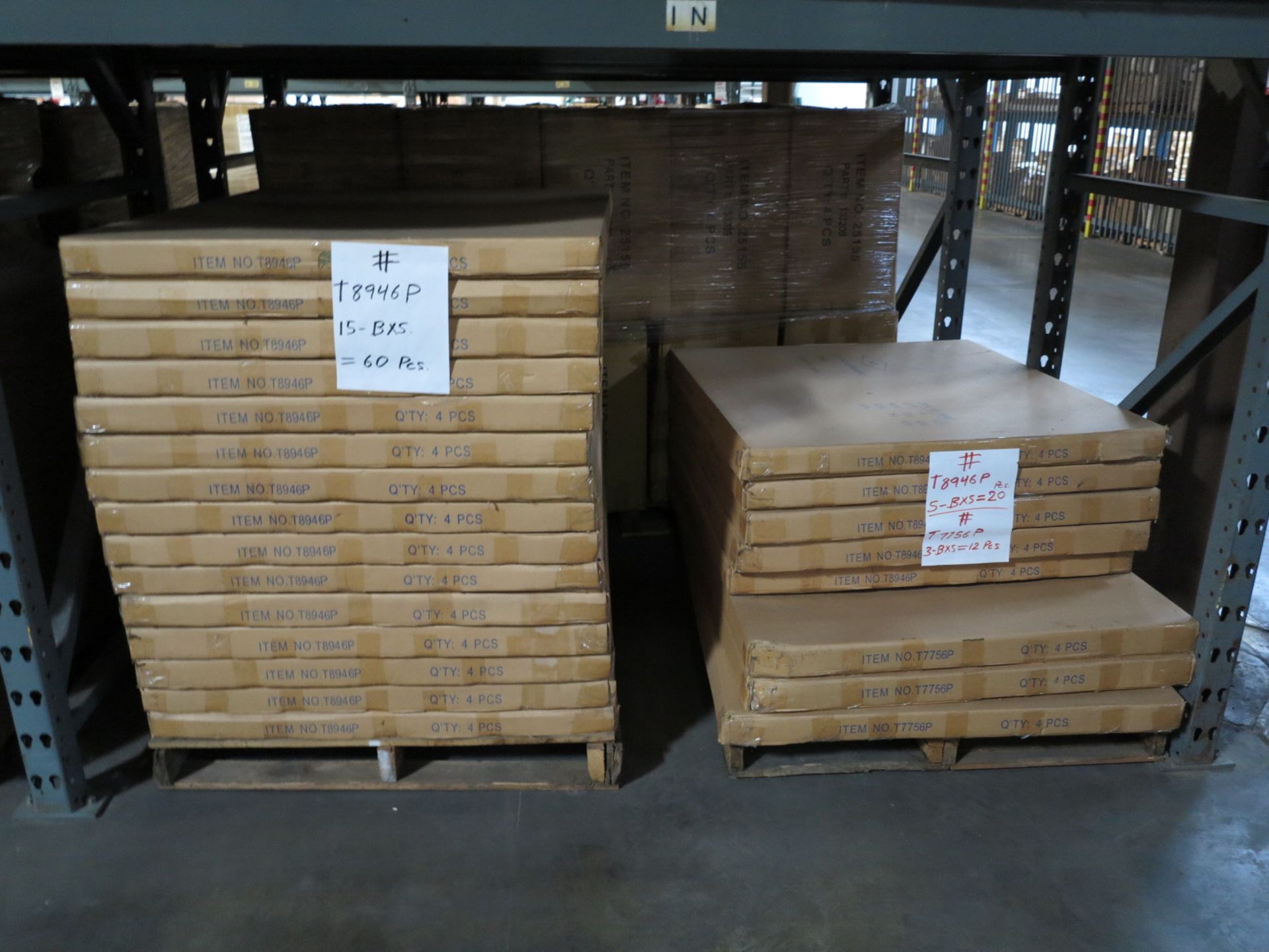 LOT - CONTENTS OF (2) SECTIONS OF PALLET RACK TO INCLUDE: ITEM # T8946, ADJUSTABLE HANGBAR, SUEDE - Bild 3 aus 8