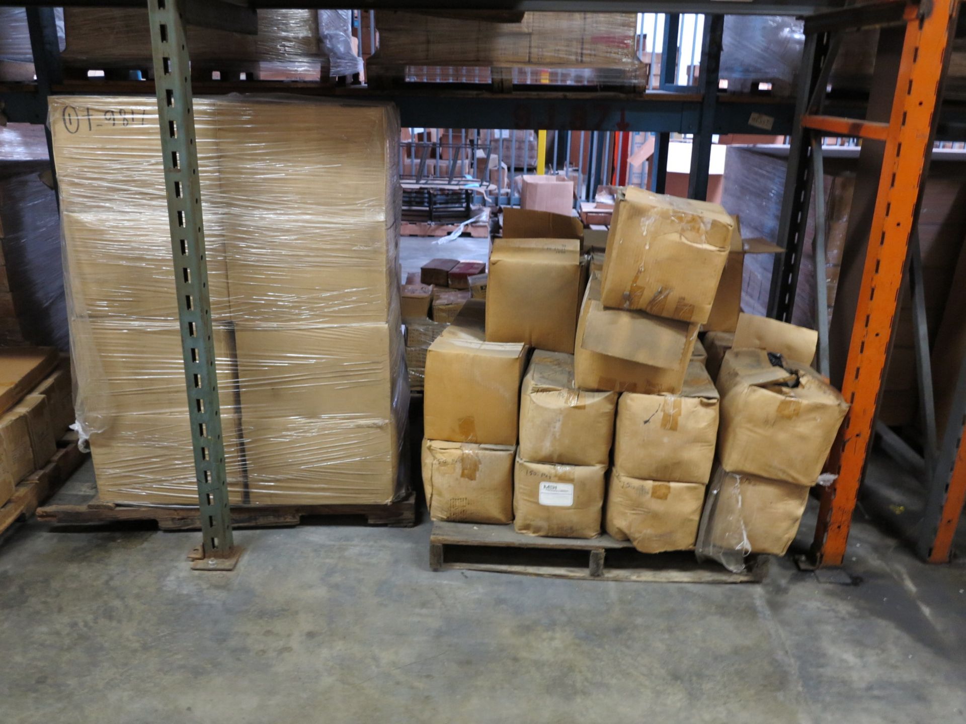 LOT - CONTENTS OF (2) SECTIONS OF PALLET RACK TO INCLUDE: CASTERS; ITEM # B9244, MAPLE TOP 32" - Bild 8 aus 8