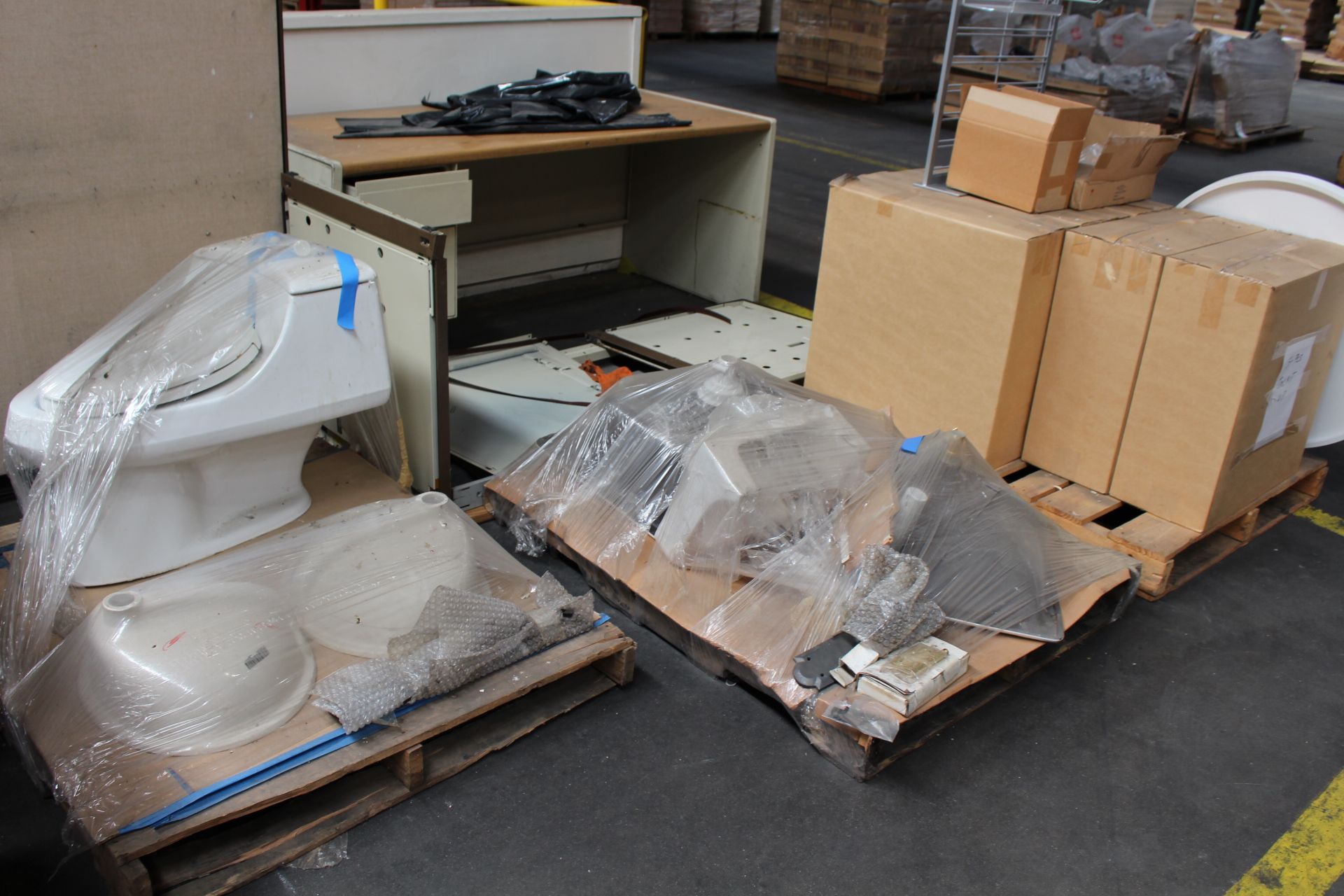 LOT - MISC ITEMS, DISPLAYS, EXERCISE EQUIPMENT, KOHLER SINKS, ETC. - Image 5 of 5