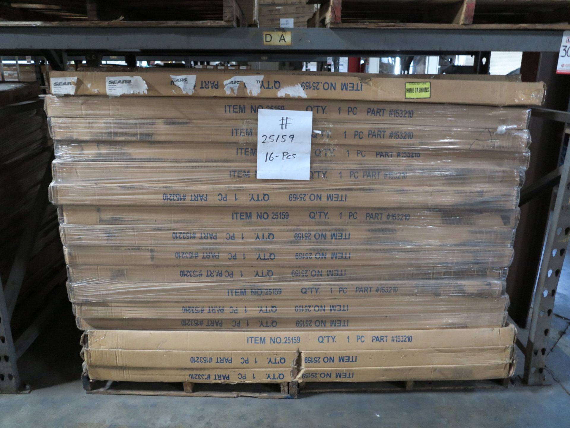 LOT - CONTENTS OF (2) SECTIONS OF PALLET RACK TO INCLUDE: ITEM # 26129, 2 WAY COSTUMER W CASTERS ( - Bild 3 aus 8