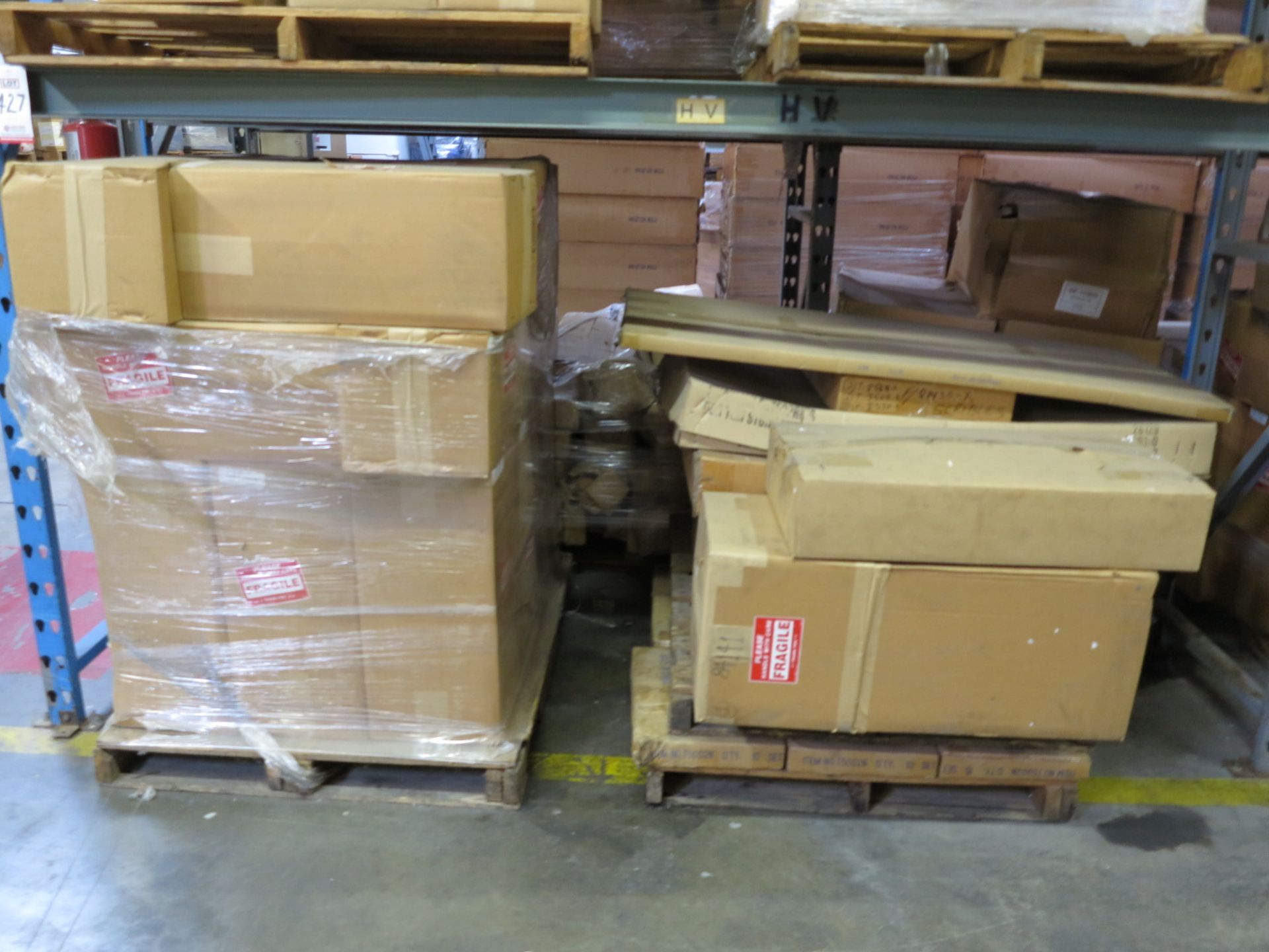 LOT - CONTENTS OF (2) SECTIONS OF PALLET RACK TO INCLUDE: CASTERS; ITEM # 80395, EARRING SPINNER W - Bild 3 aus 8