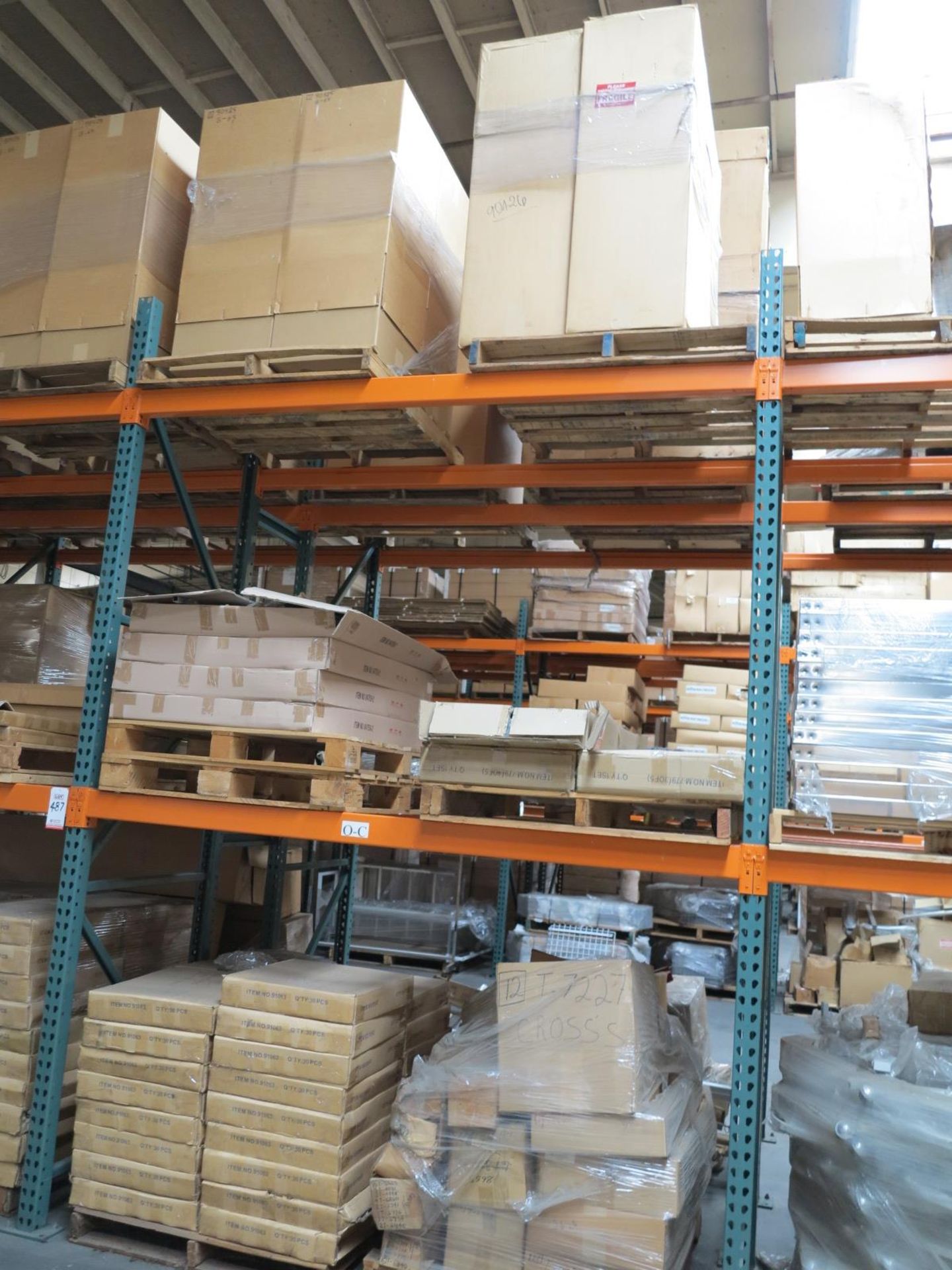 LOT - CONTENTS OF (2) SECTIONS OF PALLET RACK TO INCLUDE: ITEM #90425, PLATE STAND, TRIV. SATIN - Bild 2 aus 8