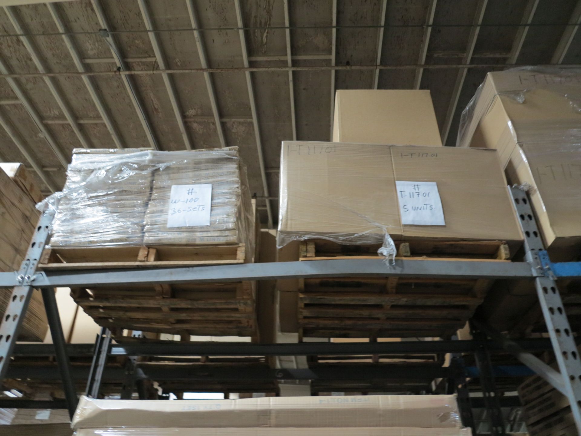 LOT - CONTENTS OF (2) SECTIONS OF PALLET RACK TO INCLUDE: ITEM # 26129, 2 WAY COSTUMER W CASTERS ( - Bild 6 aus 8