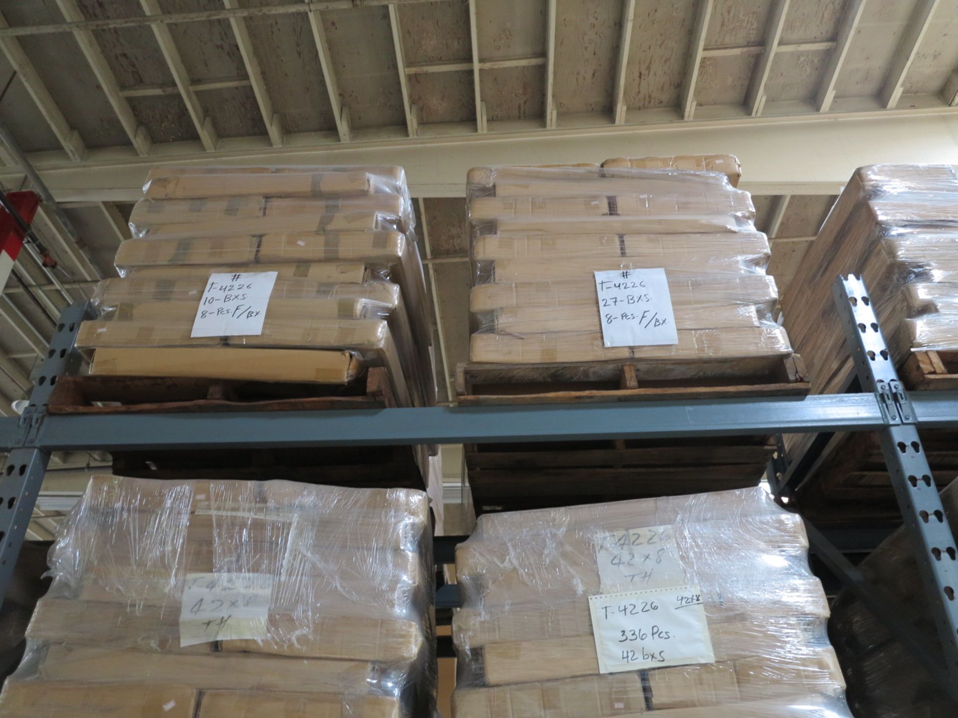 LOT - CONTENTS OF (3) SECTIONS OF PALLET RACK TO INCLUDE: ITEM # T4226, ARM STR. 16" - Bild 7 aus 10
