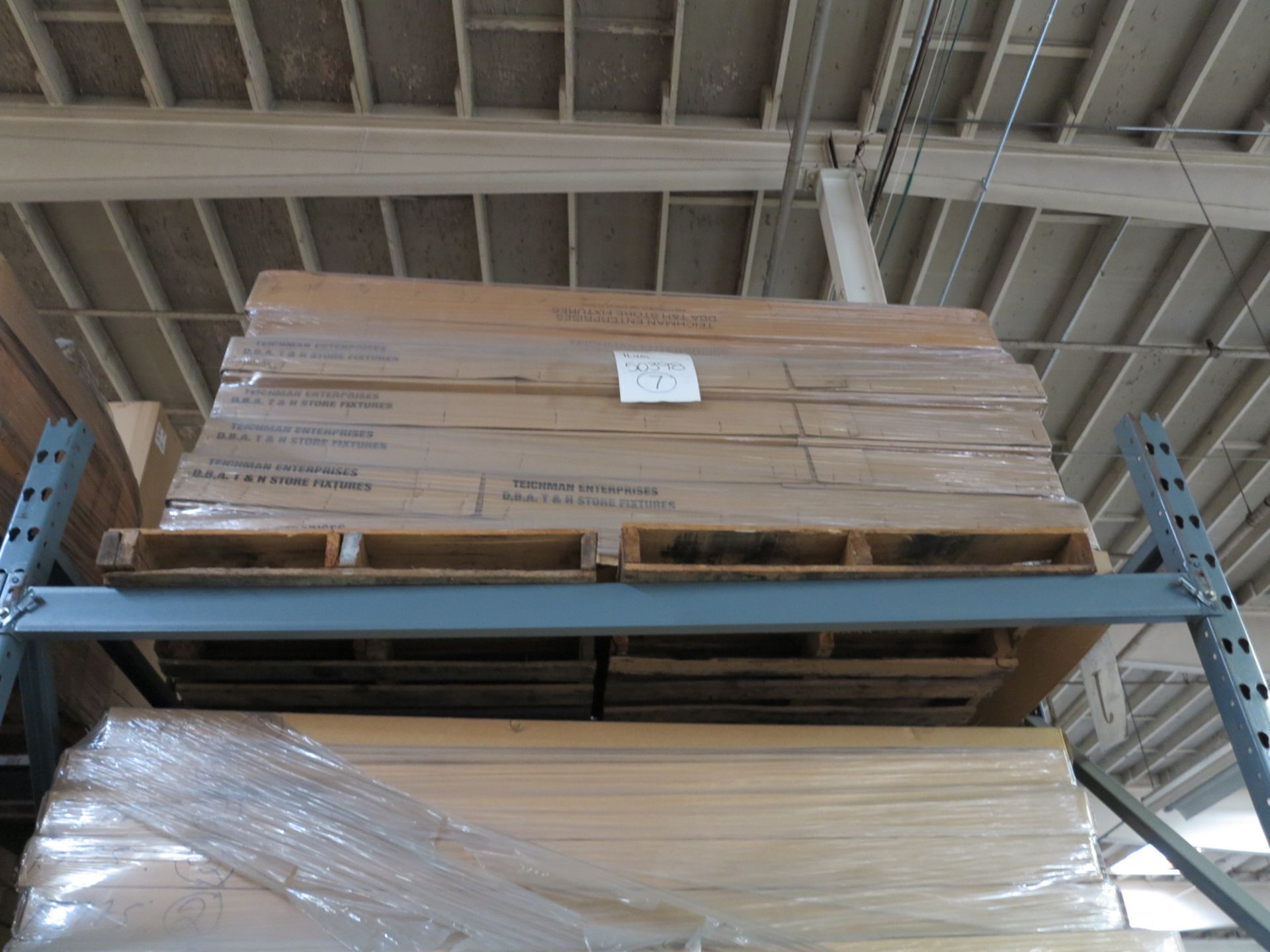 LOT - CONTENTS OF (2) SECTIONS OF PALLET RACK TO INCLUDE: ITEM # T3975, 2 TIER CLAMP ON - Bild 5 aus 8