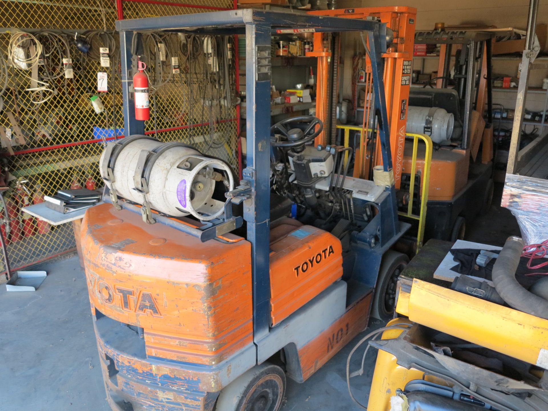 TOYOTA 4,750 LB LP FORKLIFT, MODEL 5FGC25, S/N 73125, OUT OF SERVICE - Image 3 of 3