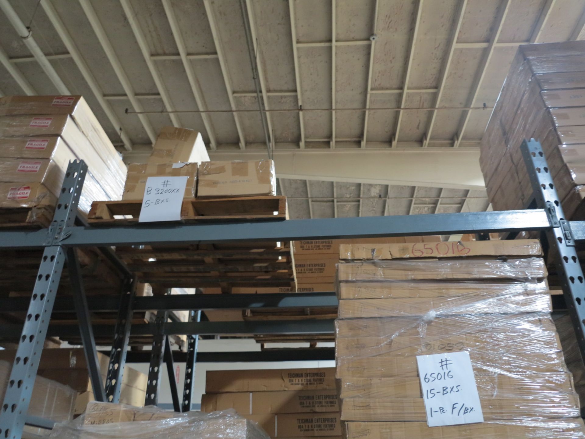 LOT - CONTENTS OF (3) SECTIONS OF PALLET RACK TO INCLUDE: ITEM # 10126, 2 WAY W (2) 16" STR. ARMS, - Bild 7 aus 12