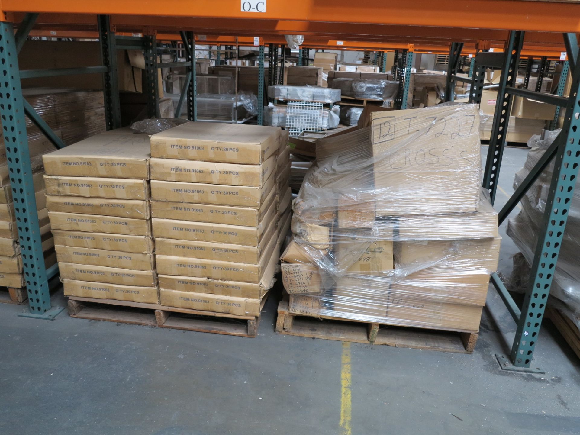 LOT - CONTENTS OF (2) SECTIONS OF PALLET RACK TO INCLUDE: ITEM #90425, PLATE STAND, TRIV. SATIN - Bild 8 aus 8