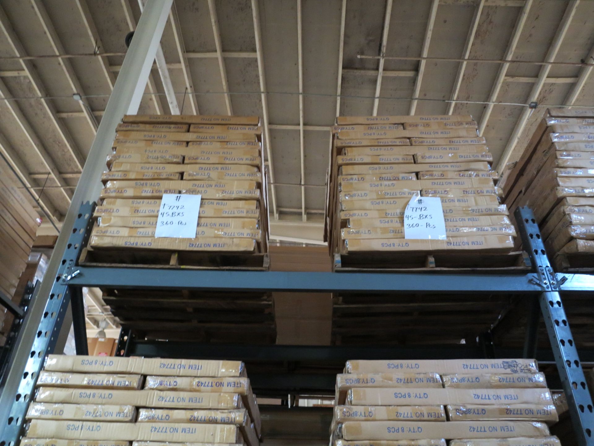 LOT - CONTENTS OF (3) SECTIONS OF PALLET RACK TO INCLUDE: ITEM #25157, BED / BATH FIXTURES; ITEM # - Bild 12 aus 12