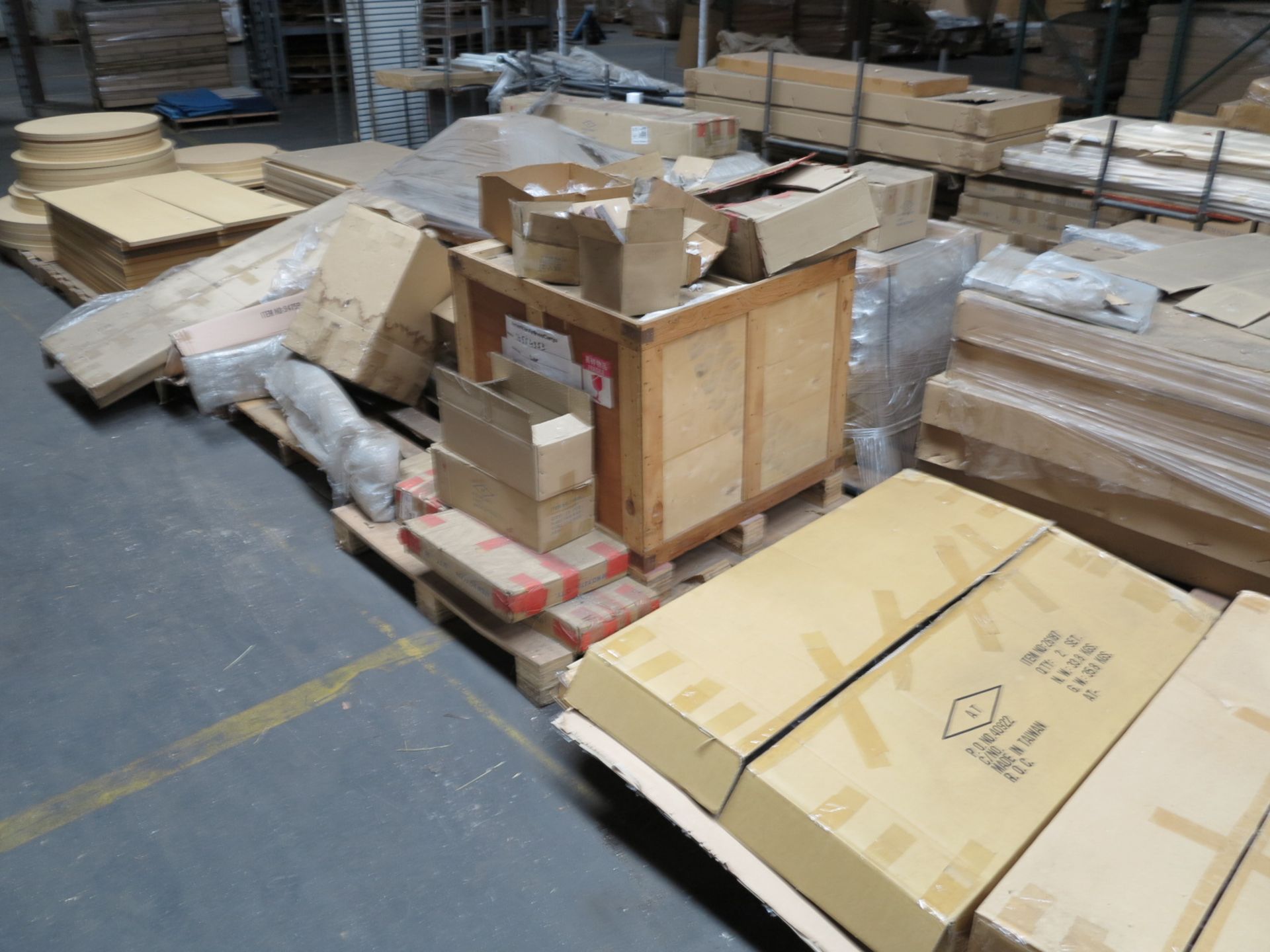 LOT - APPROX. (29) PALLETS ON FLOOR TO INCLUDE: ITEM #45427, WALL MOUNTING MIRROR, SATIN NICKEL FINI - Bild 5 aus 8