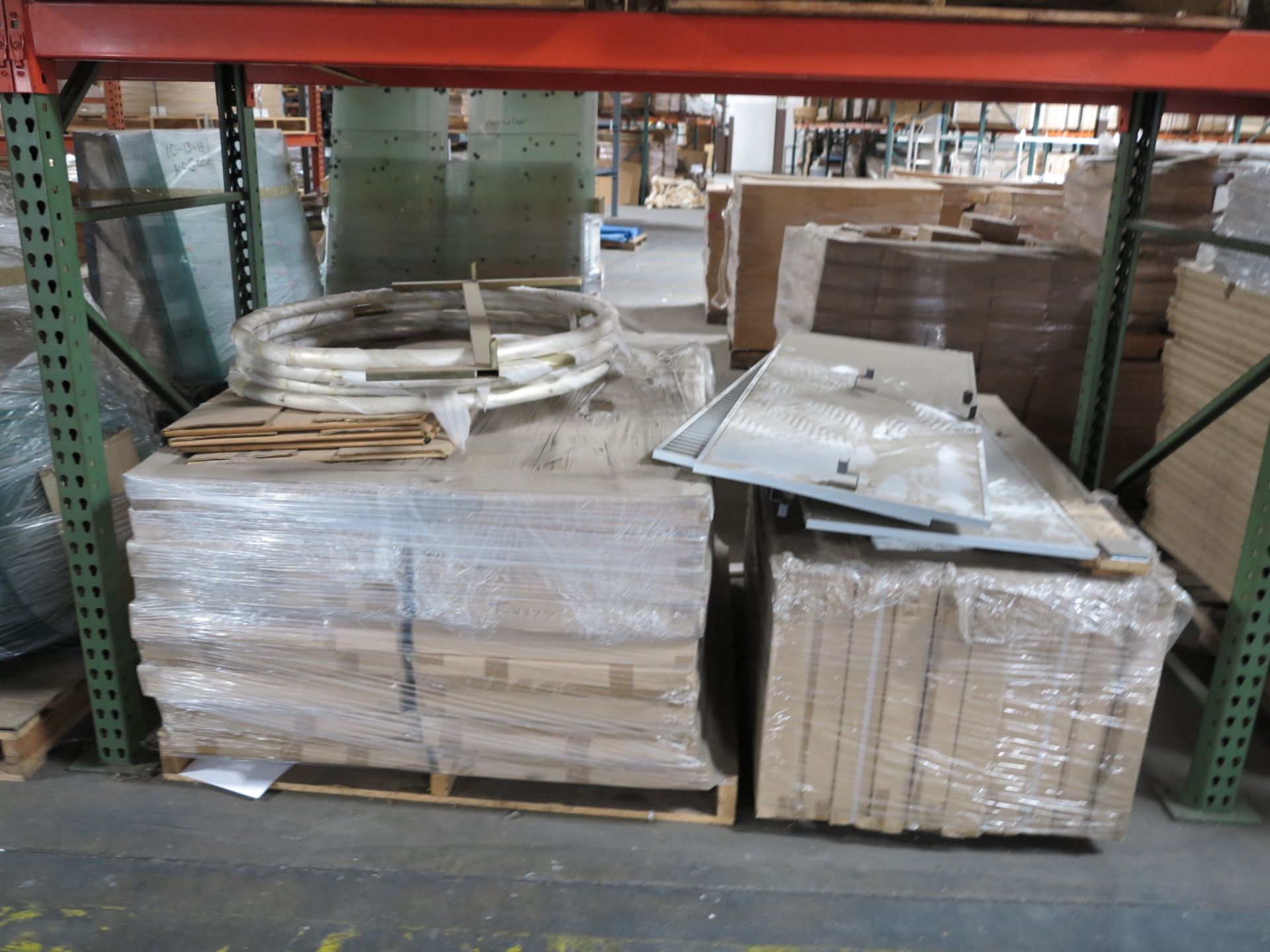 LOT - CONTENTS OF (2) SECTIONS OF PALLET RACK TO INCLUDE: ITEM #98503, COUNTER TOP DISPLAY UNITS; IT - Bild 8 aus 8