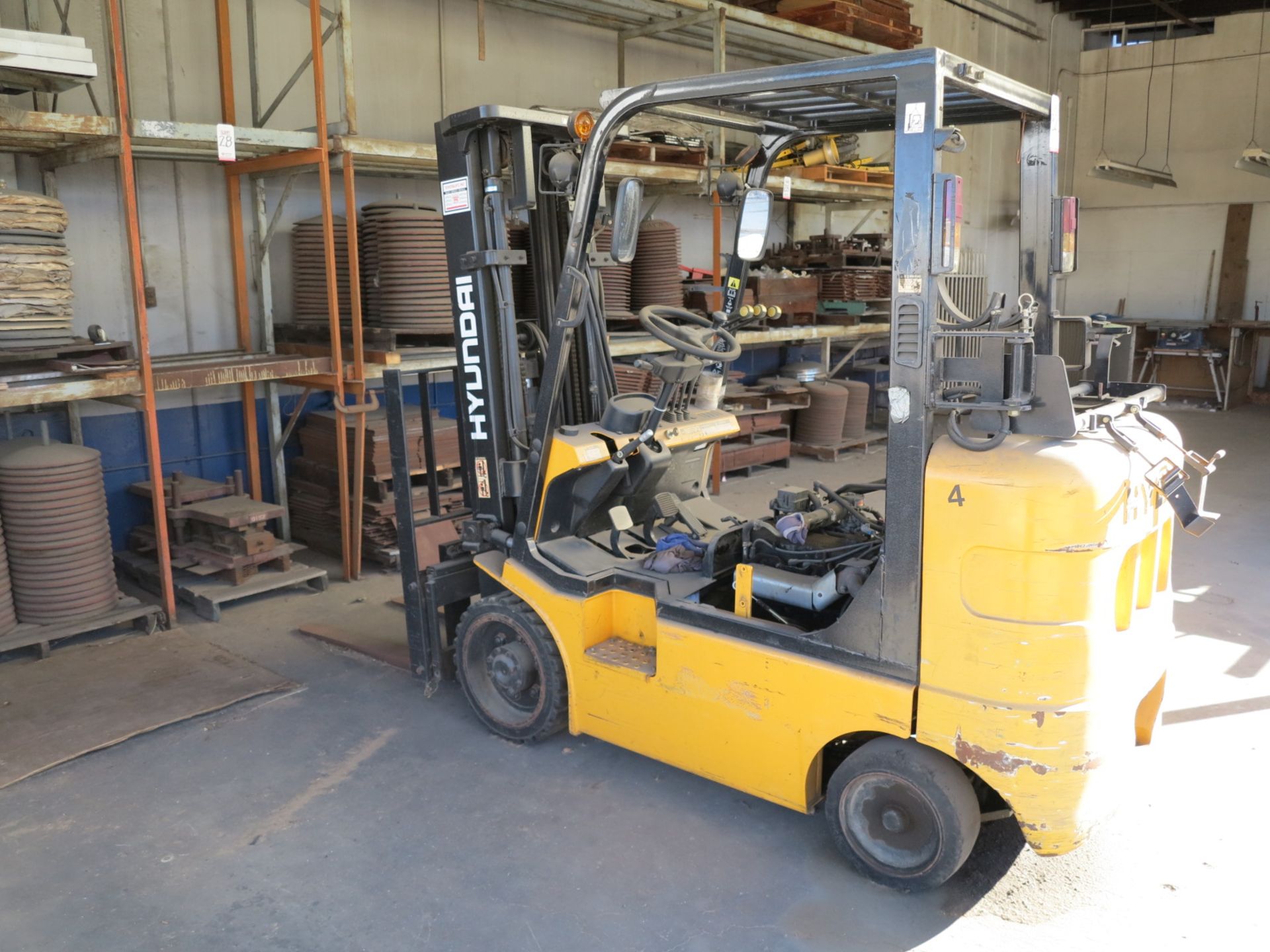 HYUNDAI 4,800 LB LP FORKLIFT, MODEL HLE-25C-5, S/N EK0210242, OUT OF SERVICE - Bild 2 aus 7