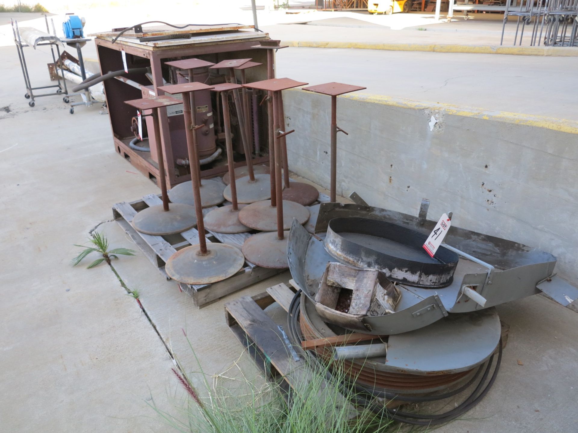 LOT - MISC STEEL SCRAP TO INCLUDE OUT OF SERVICE AIR COMPRESSOR, ETC. - Image 3 of 3