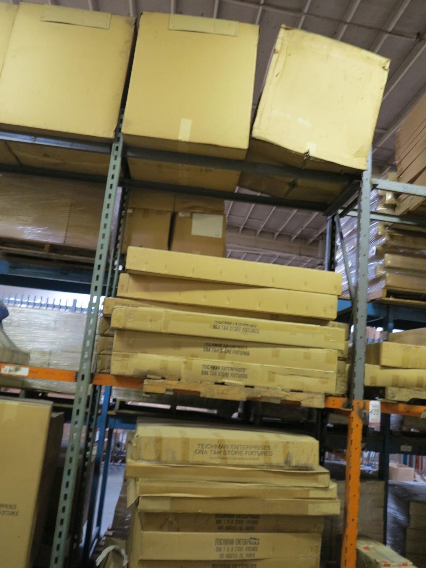 LOT - CONTENTS OF (2) SECTIONS OF PALLET RACK TO INCLUDE: MISC. RACKS - Bild 3 aus 9