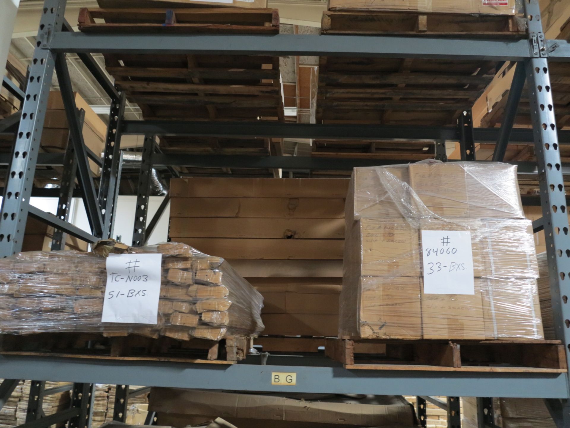 LOT - CONTENTS OF (3) SECTIONS OF PALLET RACK TO INCLUDE: ITEM # 10126, 2 WAY W (2) 16" STR. ARMS, - Bild 11 aus 12