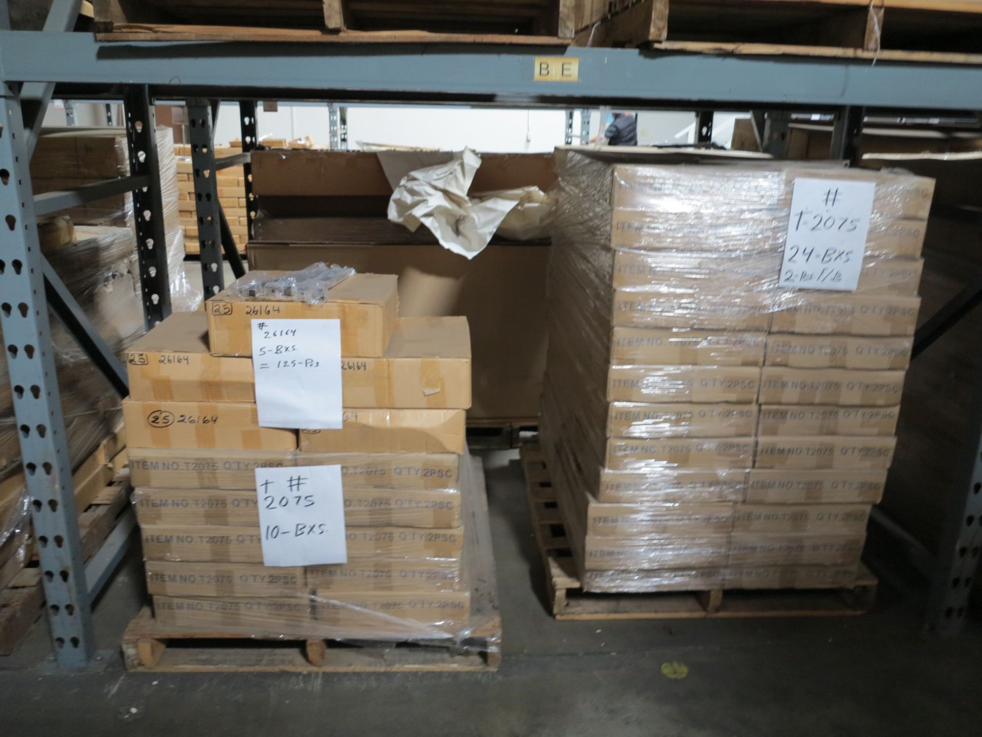LOT - CONTENTS OF (3) SECTIONS OF PALLET RACK TO INCLUDE: ITEM # 10126, 2 WAY W (2) 16" STR. ARMS, - Bild 4 aus 12