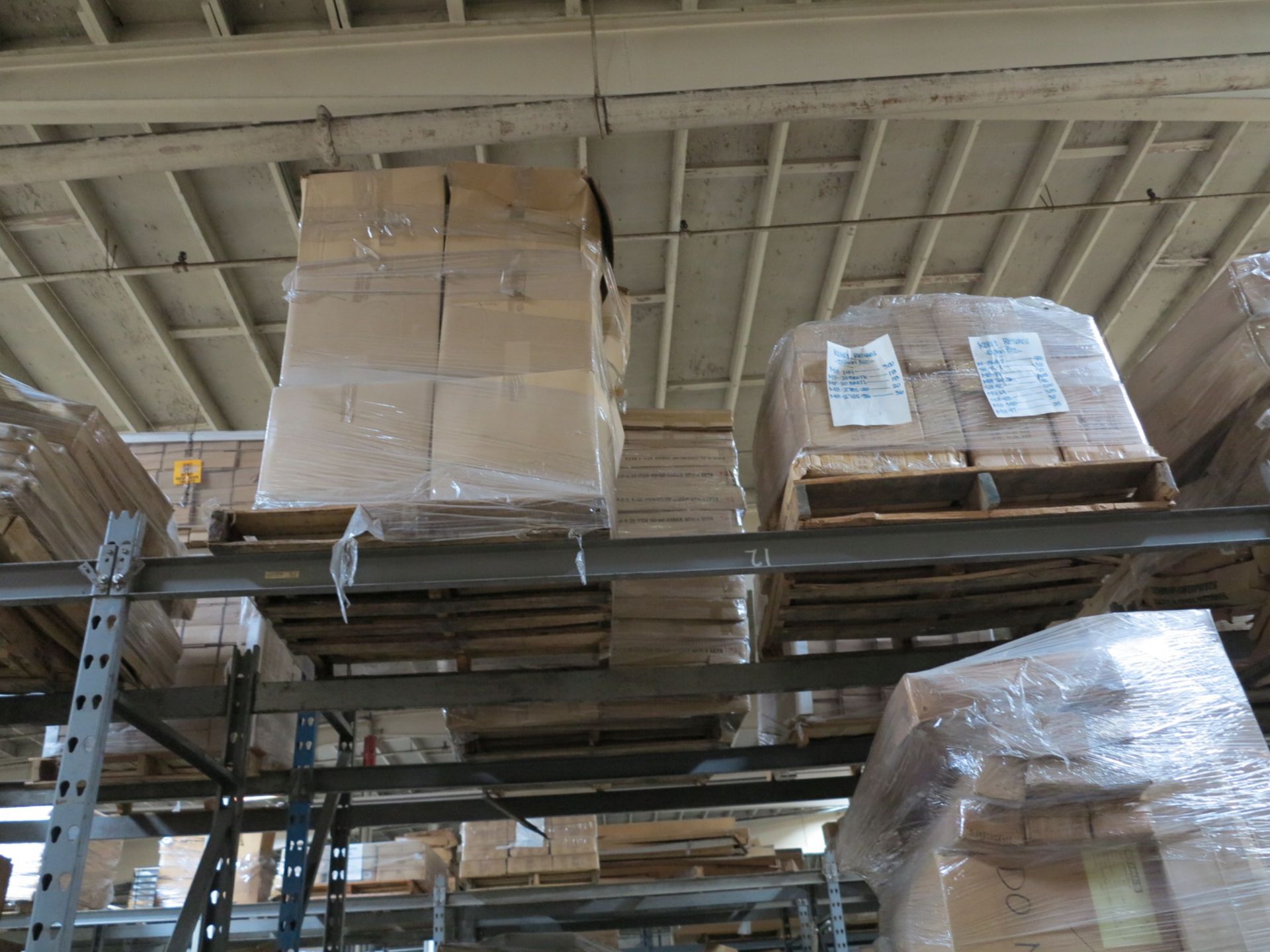 LOT - CONTENTS OF (2) SECTIONS OF PALLET RACK TO INCLUDE: ITEM # 26129, 2 WAY COSTUMER W CASTERS ( - Bild 5 aus 6