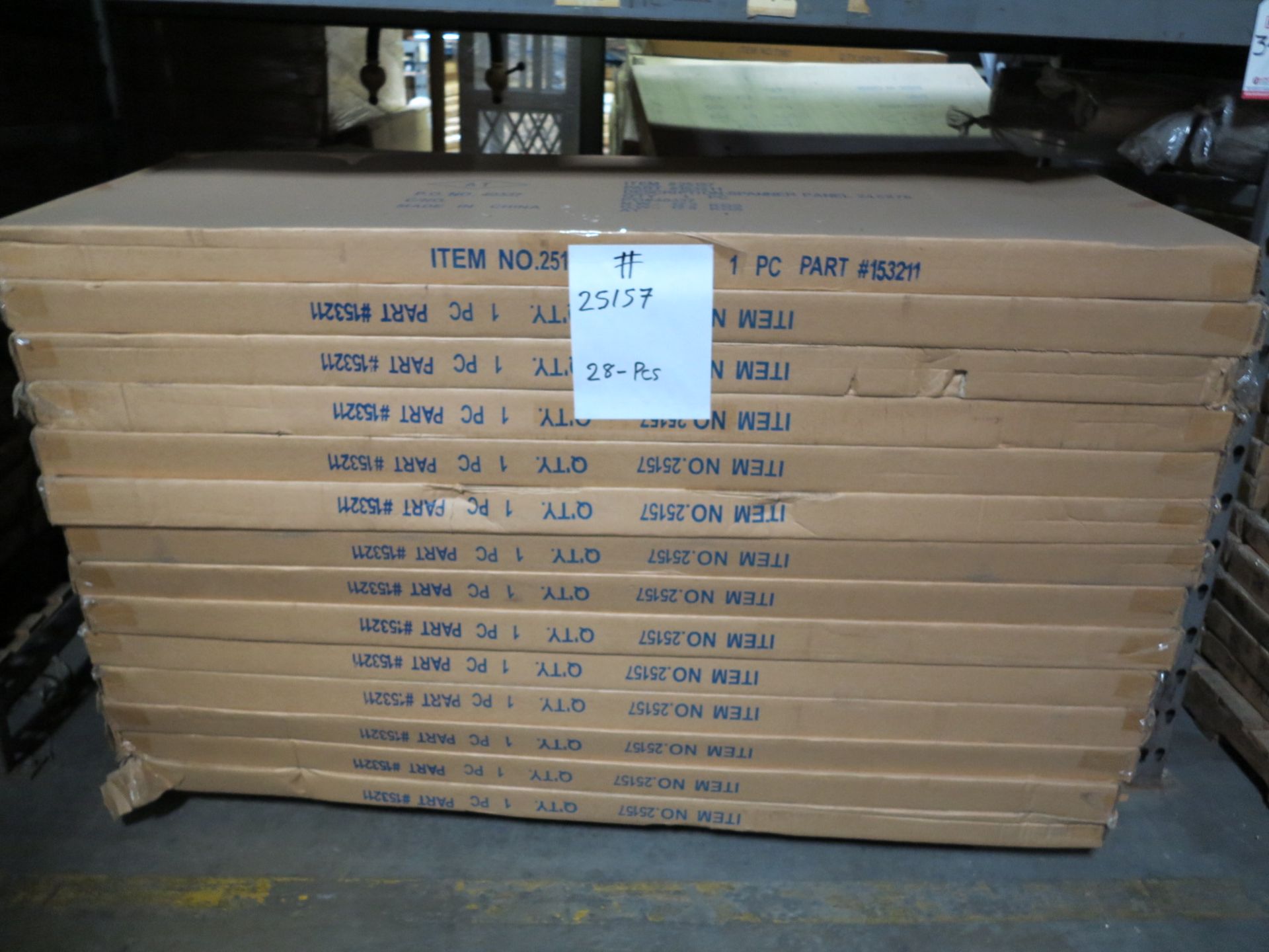 LOT - CONTENTS OF (2) SECTIONS OF PALLET RACK TO INCLUDE: ITEM # T1123, ROUND TUBING, CHROME FINISH; - Bild 3 aus 6