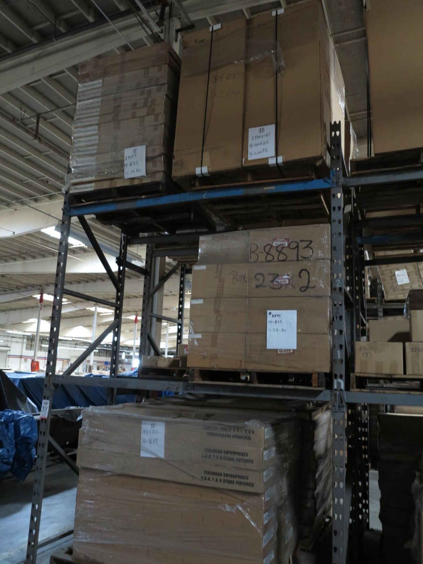 LOT - CONTENTS OF (3) SECTIONS OF PALLET RACK TO INCLUDE: ITEM # 26209, 2 WAY W (2) 15" STR. ARMS, - Bild 3 aus 12