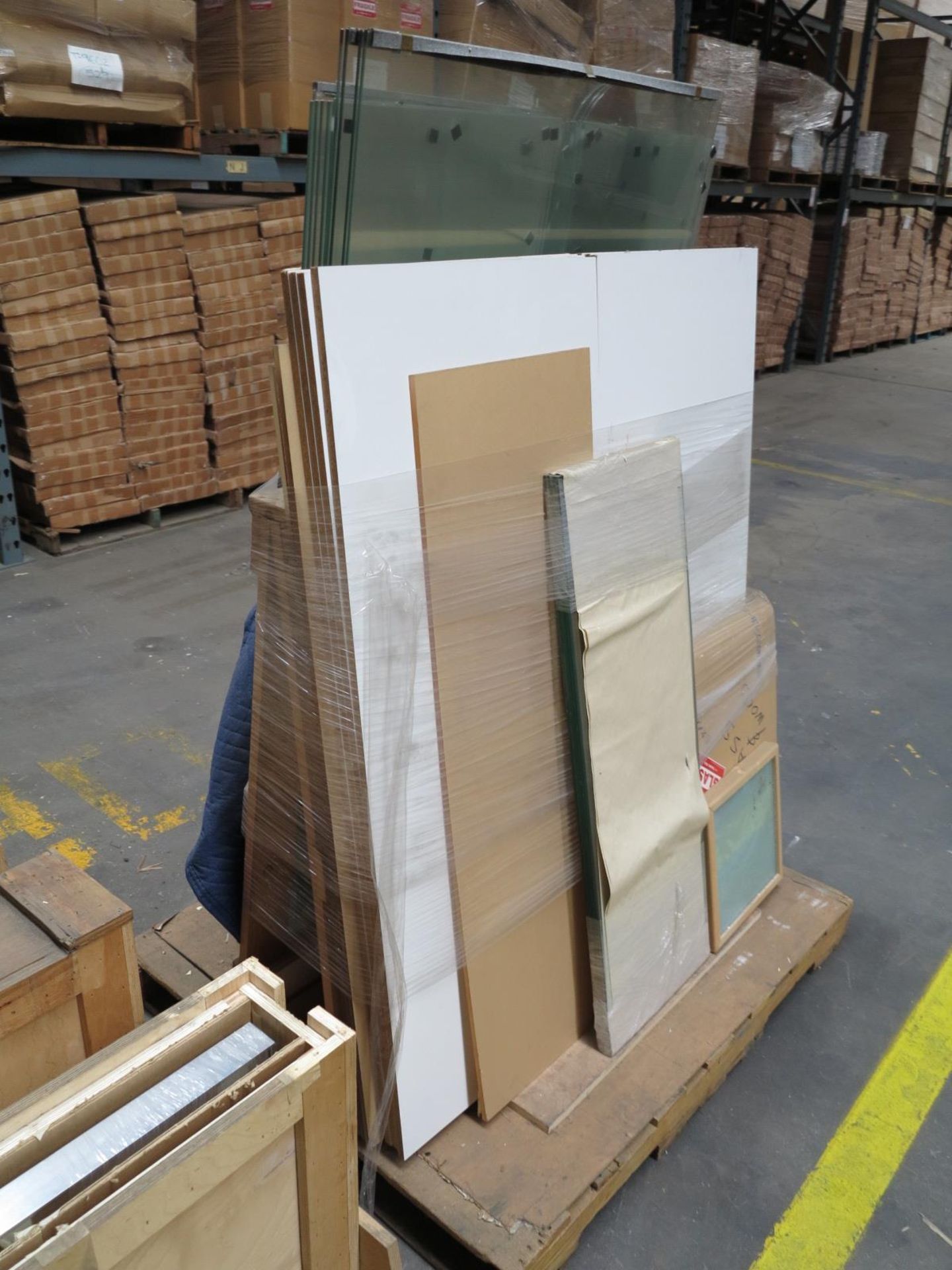 LOT - (7) CRATES OF GLASS AND MIRRORS AND (1) PALLET OF GLASS SHELVING - Image 5 of 6