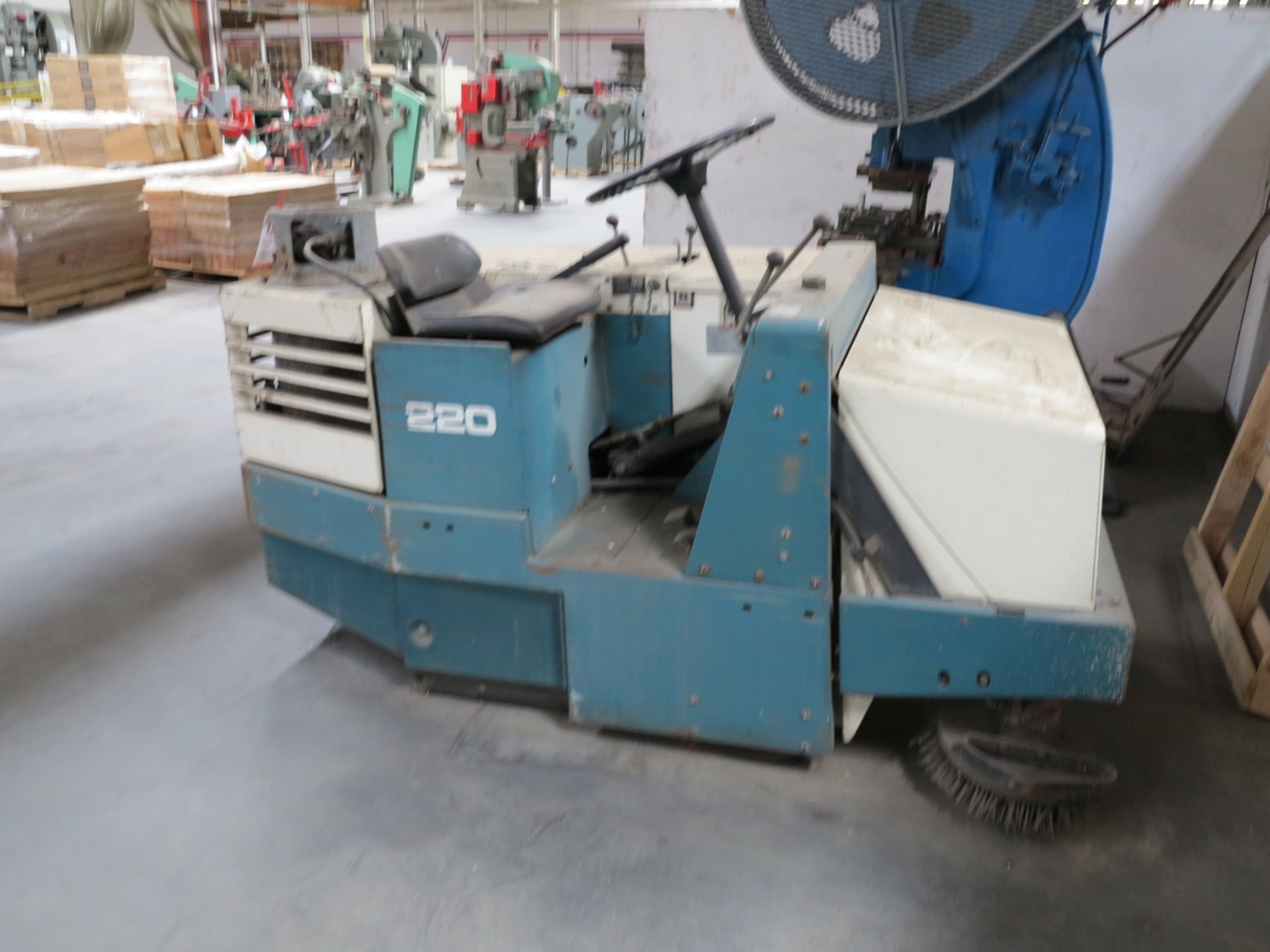 TENNANT 220 POWER SWEEPER, LPG, S/N 2201110 - Image 2 of 2