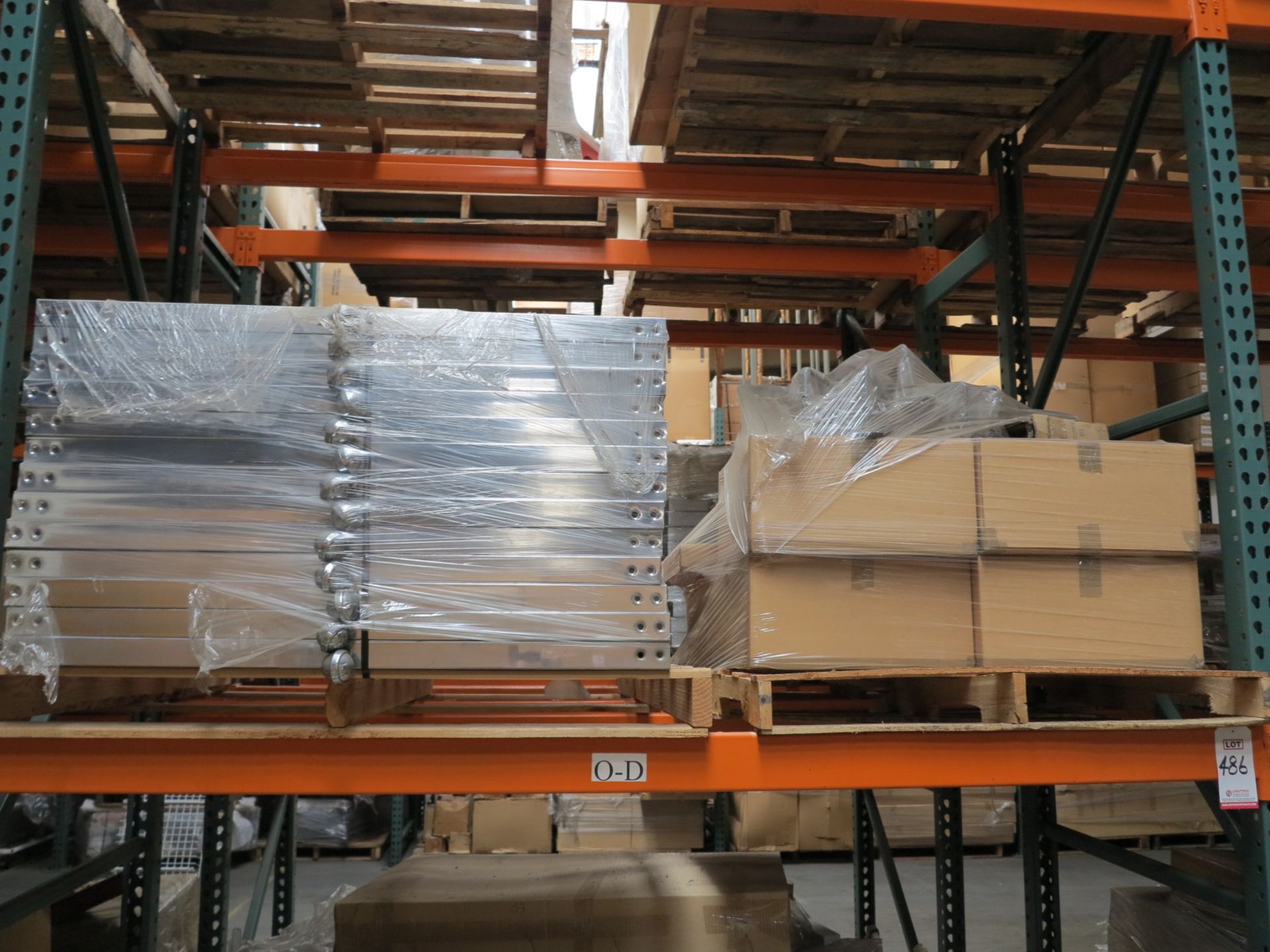 LOT - CONTENTS OF (2) SECTIONS OF PALLET RACK TO INCLUDE: ITEM #90425, PLATE STAND, TRIV. SATIN - Bild 4 aus 8
