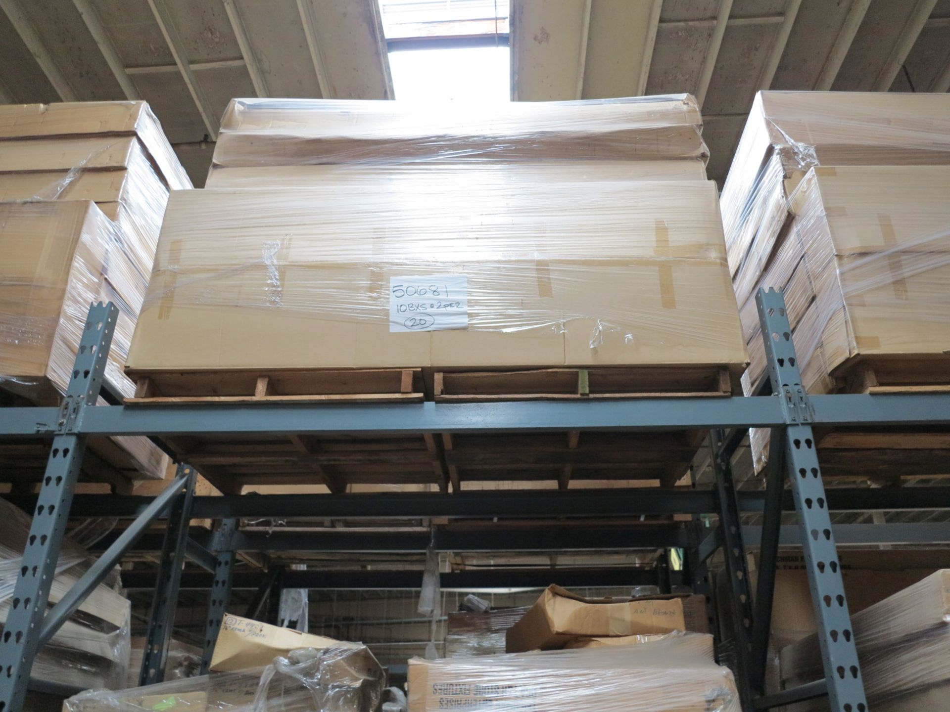 LOT - CONTENTS OF (2) SECTIONS OF PALLET RACK TO INCLUDE: ITEM # 50681, 5FT L. ADD ON SET 82" HIGH W - Bild 6 aus 8