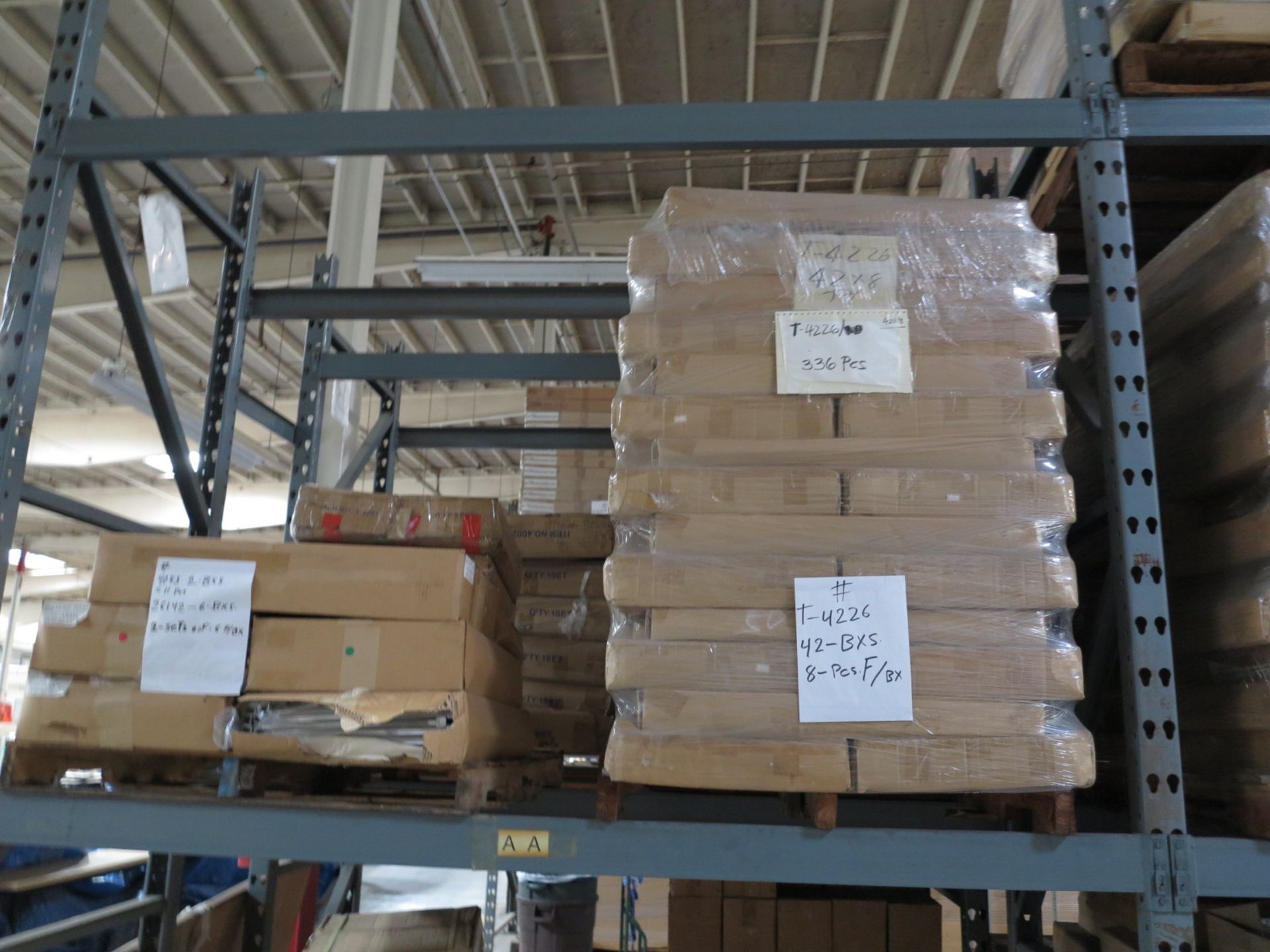 LOT - CONTENTS OF (3) SECTIONS OF PALLET RACK TO INCLUDE: ITEM # T4226, ARM STR. 16" - Bild 10 aus 10