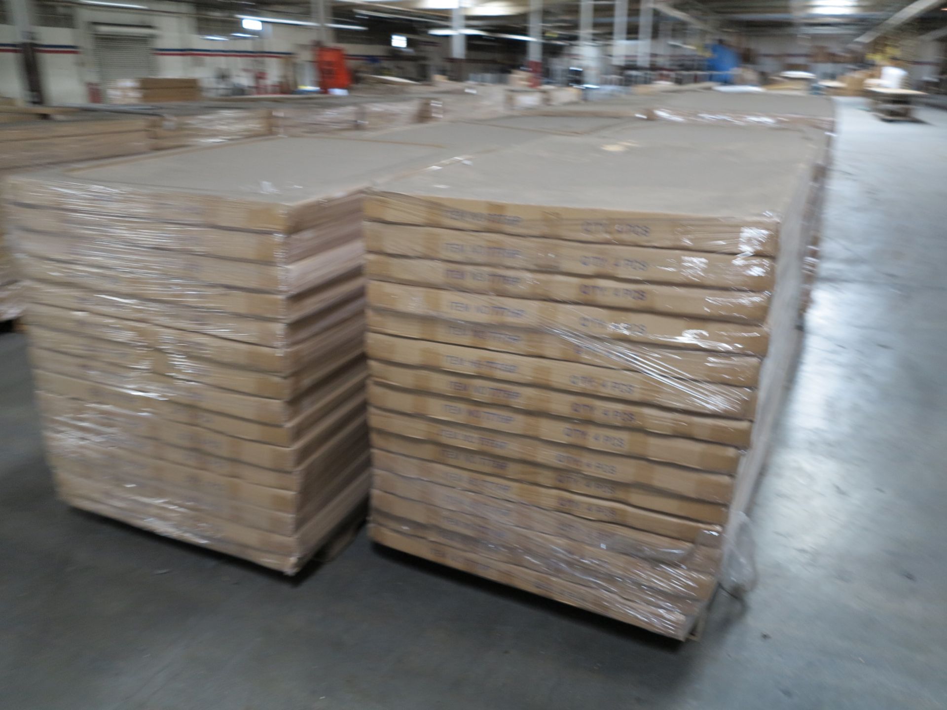 LOT - (20) PALLETS ON FLOOR TO INCLUDE: ITEM # T7756, ADJUSTABLE HANGBAR, SUEDE CHROME PLATED - Bild 5 aus 6