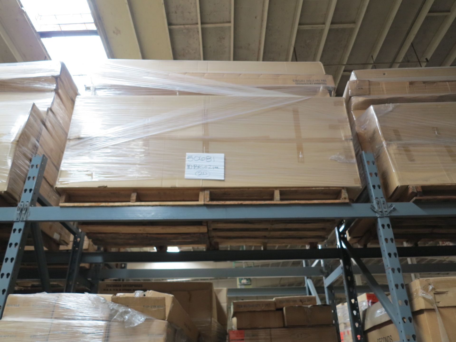 LOT - CONTENTS OF (2) SECTIONS OF PALLET RACK TO INCLUDE: ITEM # 50681, 5FT L. ADD ON SET 82" HIGH W - Bild 5 aus 8